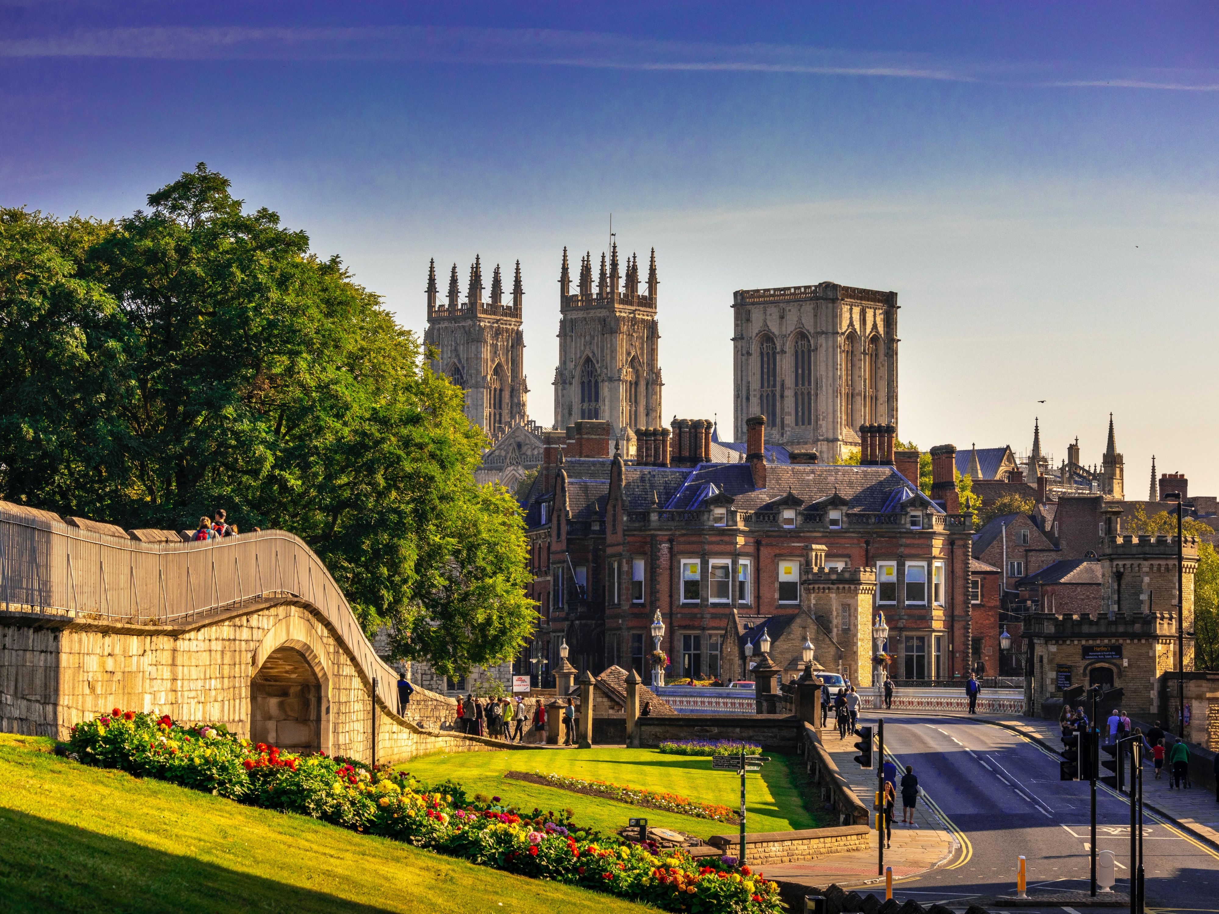 York Chocolate Story celebrates the city’s rich chocolate-making heritage. This attraction invites guests to discover York’s pivotal role in the chocolate industry, from the origins of famous brands like Rowntree’s and Terry’s to hands-on chocolate-making experiences. 