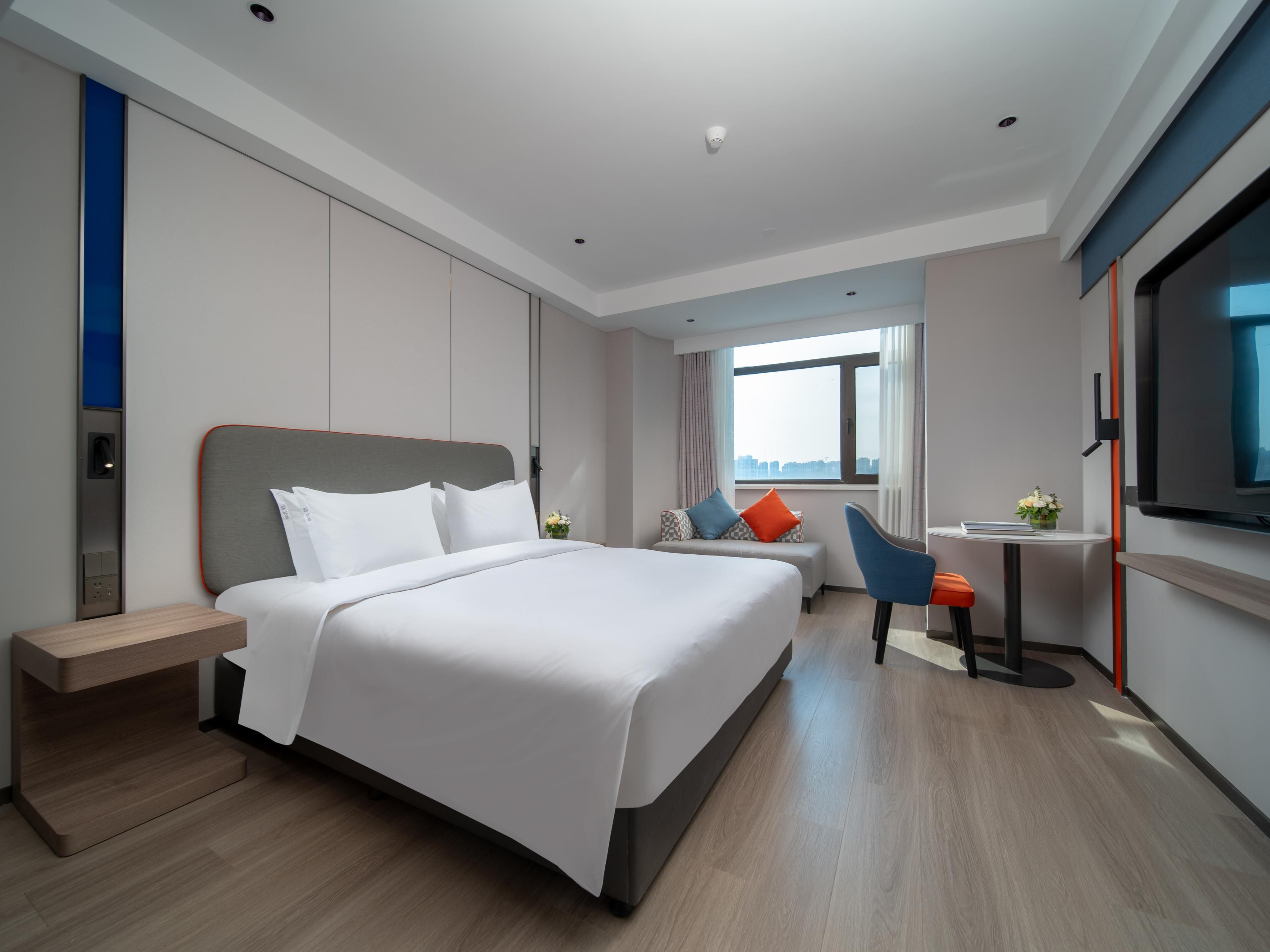 Superior rooms with super large beds and high floors