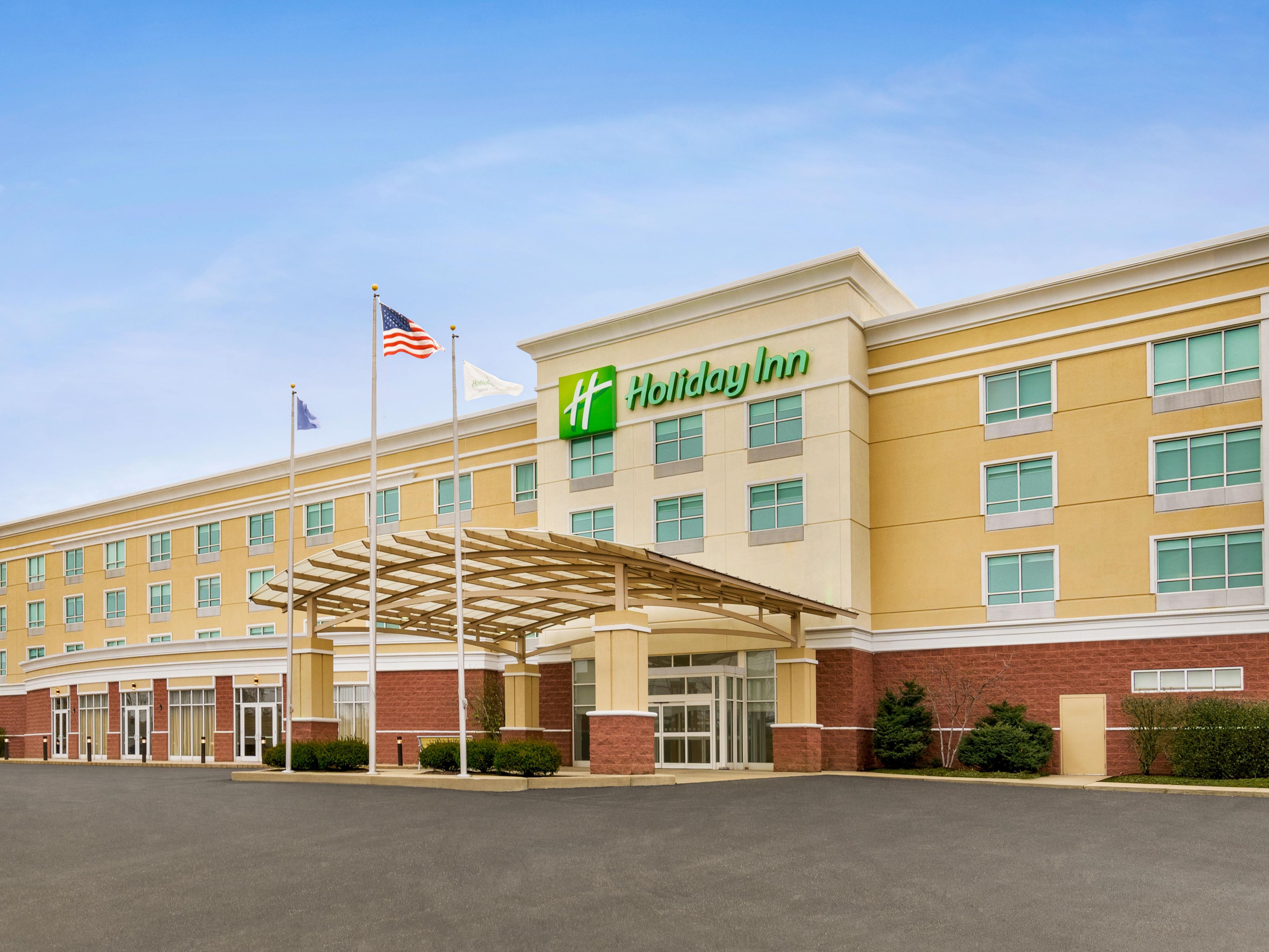 Near local attractions like the Newport Aquarium, Ark Encounter, and Creation Museum, our hotel is in the heart of it all! From thoroughbred racing at Turfway Park Racing & Gaming to Friday night fireworks at Florence Y’alls Stadium and riverfront fun with the Cincinnati Reds and Bengals, there's fun for everyone right around the corner.