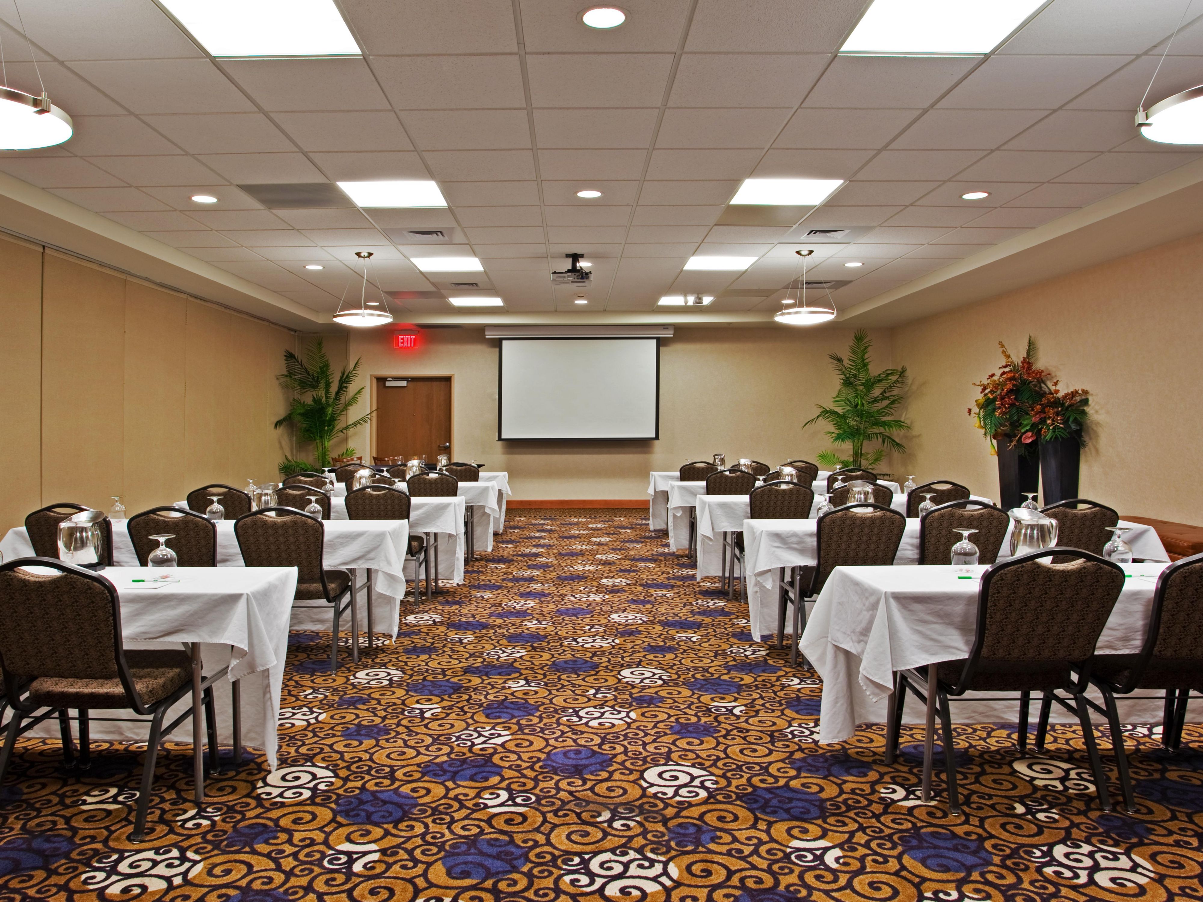 We offer a spacious 6,000 sq. ft. venue ideal for corporate meetings, private events, and weddings.
Enjoy versatile layouts, onsite bartenders, catering services and delightful culinary options to enhance your event.