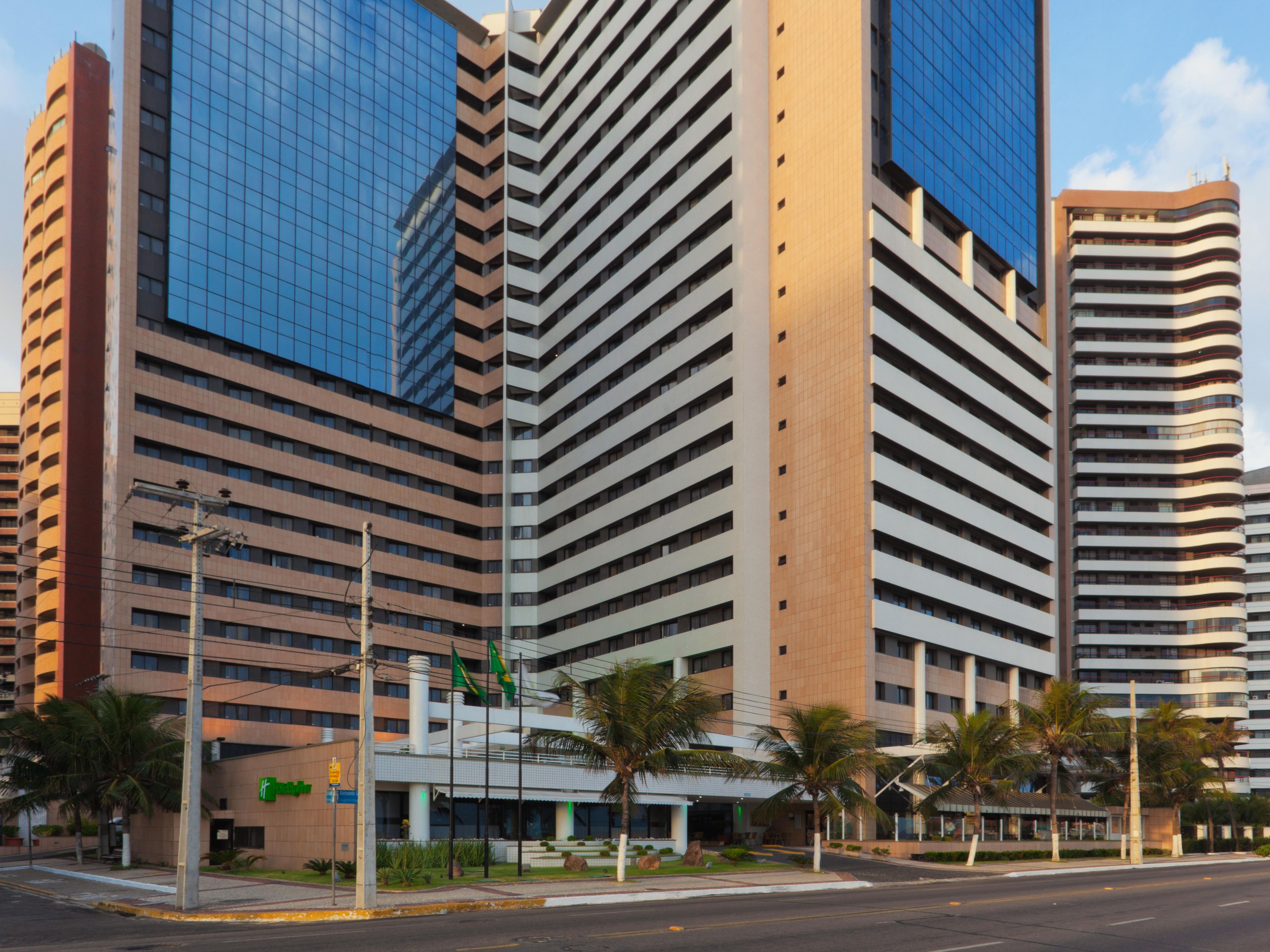 The hotel is located at Historiador Raimundo Girão Avenue and it is close to the main touristic places and corporate offices. If you come to Fortaleza for leisure, you can enjoy your days with many attractions such as the Dragão do Mar Complex, Central Market, Beach Park, handcrafts market and regional food close to the hotel at Beira Mar Avenue.