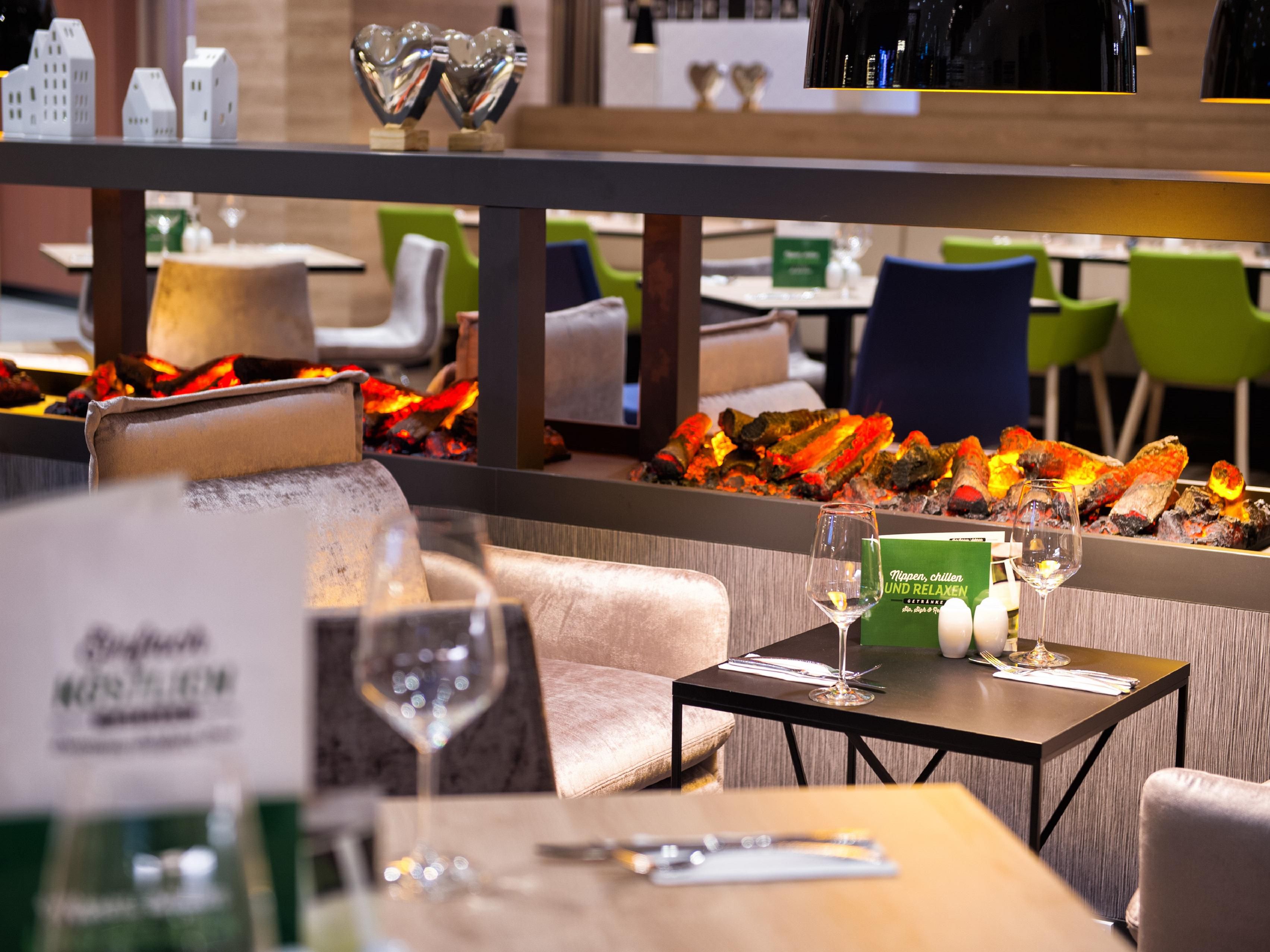 The Ramp restaurant offers everything from an American breakfast buffet to tasty evening meals. All Day Dining options include the Open Lobby’s To Go Café and a 24-hour room service menu. Meet friends for drinks in the Hub bar or outside on the terrace.