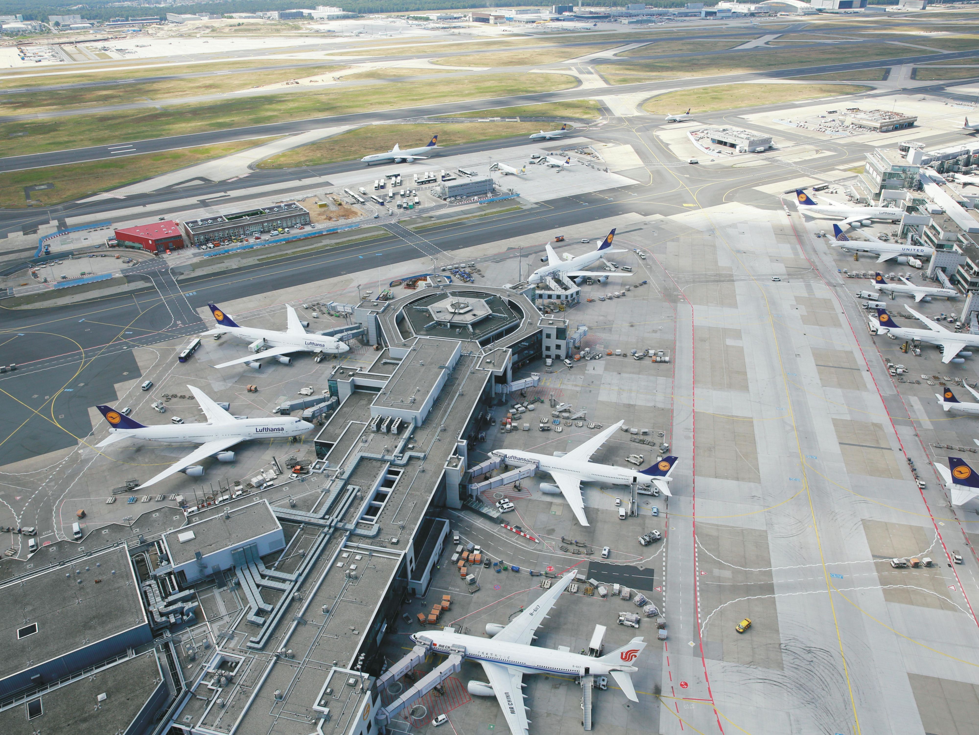 Our location is perfectly convenient! Just a 5-minute walk to the nearby Gateway Gardens train station, offering quick connections. We are ideally situated off the A3 and A5 motorways, making travel easy. Plus, we're only a 3-minute drive from Frankfurt Airport (FRA), ensuring seamless access for travelers.