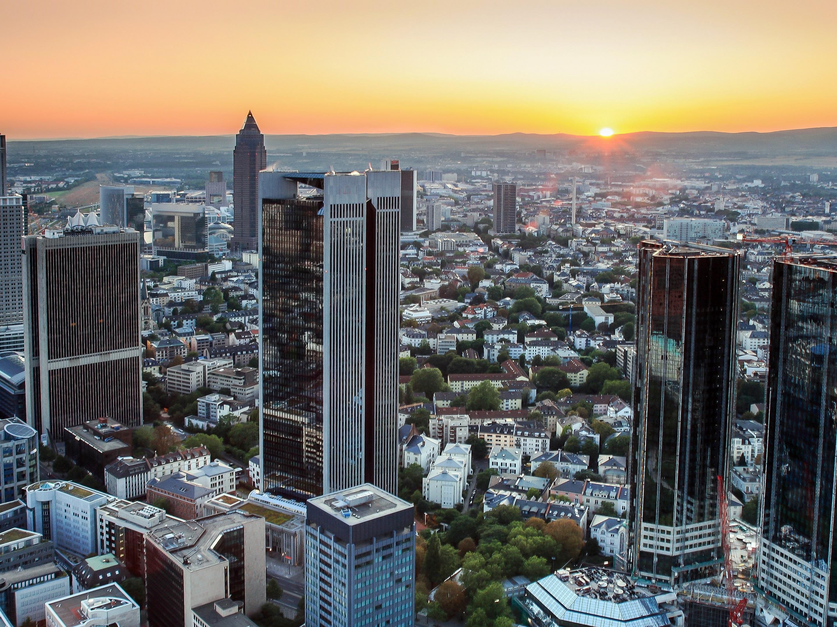 Our Holiday Inn hotel is located just a short walk from Frankfurt's main shopping districts including the Zeil promenade and MyZeil shopping centre where you can find department stores, retail chains and specialty shops to enjoy a leisurely day of shopping.