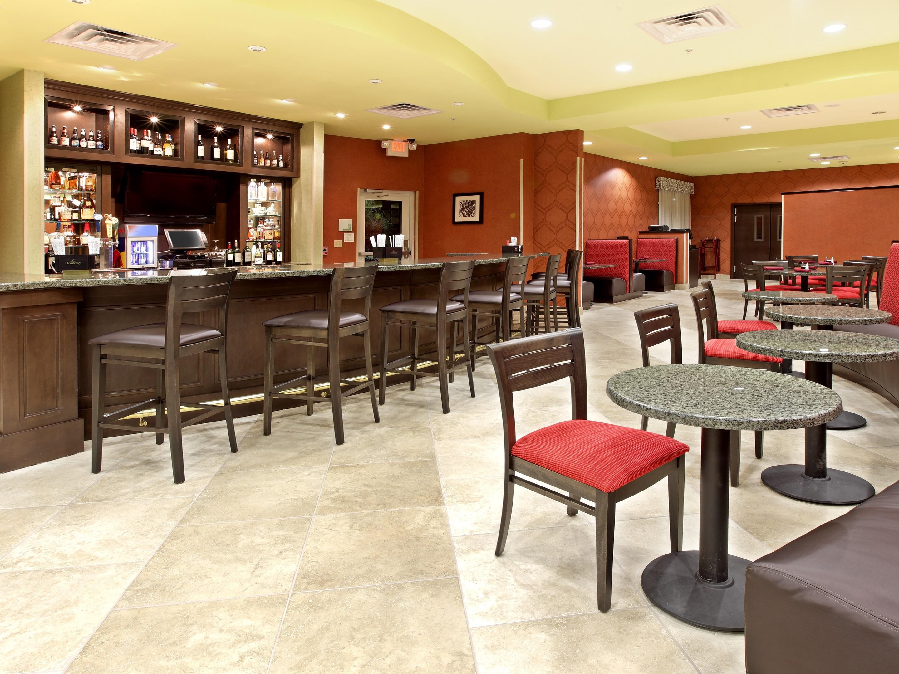 On site restaurant is serving Breakfast daily from 6am to 10am and Dinner from 5:30pm to 10:30pm.

The Wildfire Lounge is open daily from 5:30pm to Midnight or later depending on the travelers.

