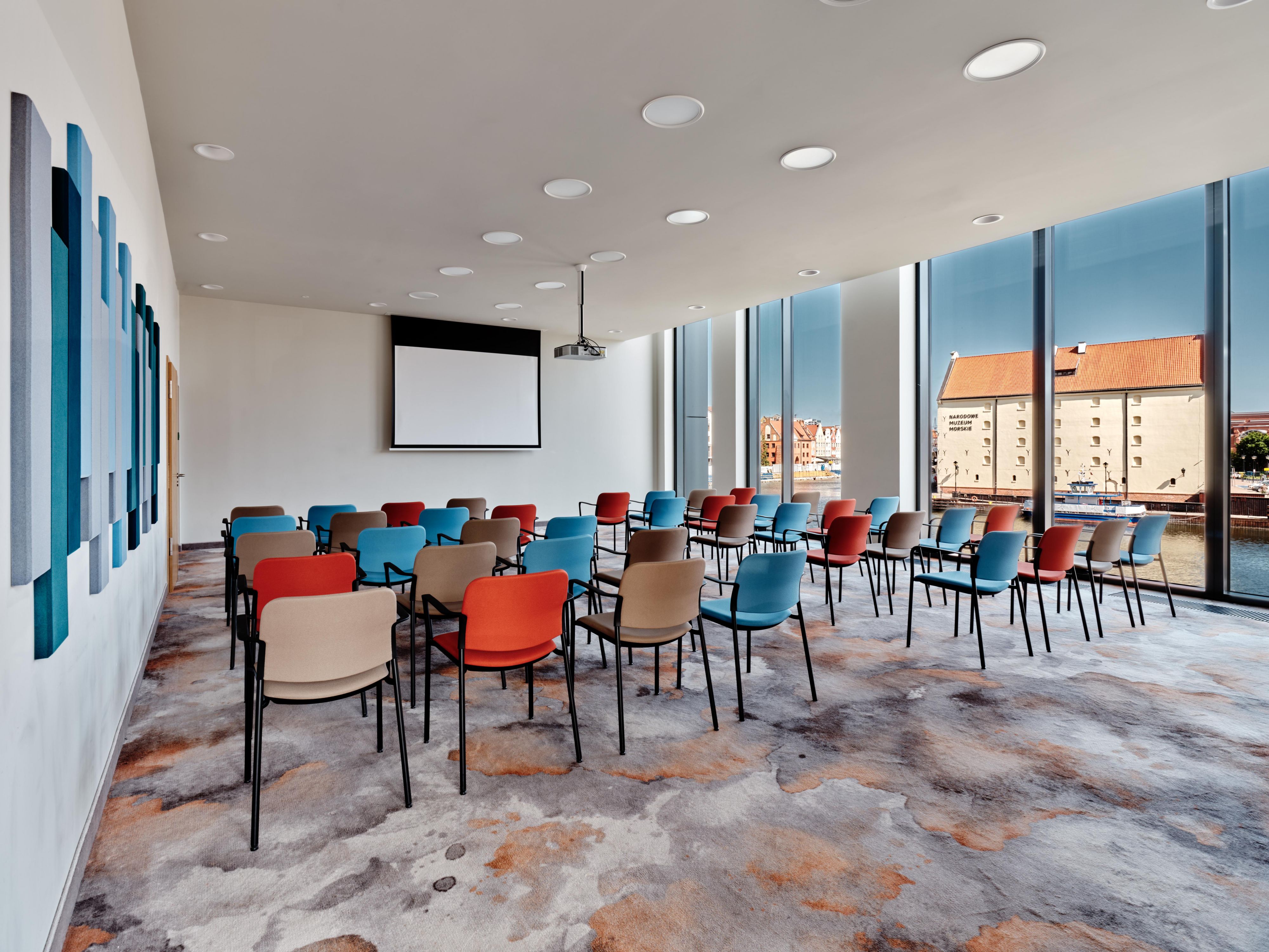Elevate your events with our two-level conference center featuring 5 meeting rooms and a spacious foyer. Enjoy river and marina views, along with top-notch audio-visual facilities. Ideal for meetings, workshops, and industry events.