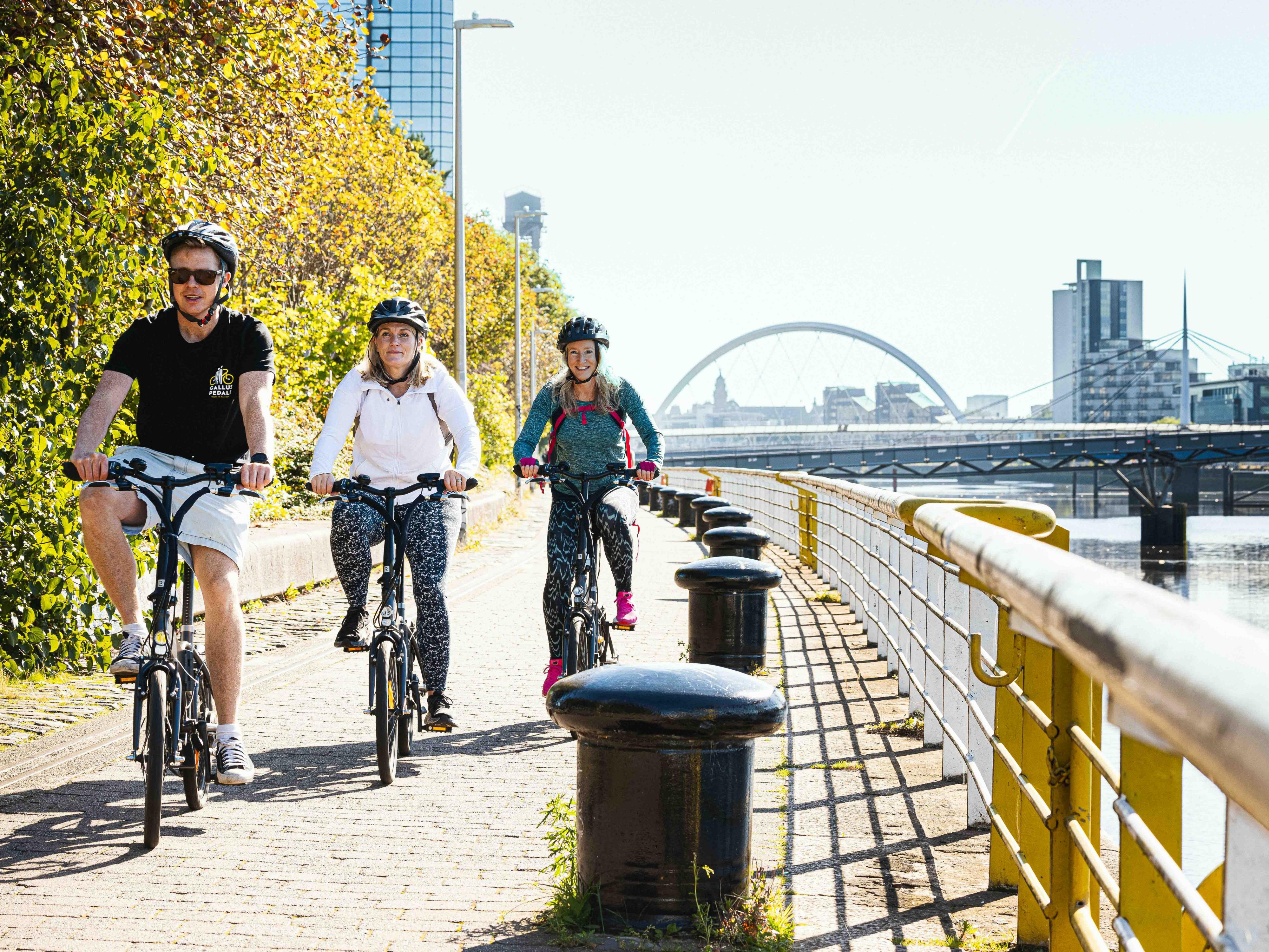 Explore iconic landmarks on two wheels with Gallus Pedals, Glasgow's premier bike and walking tour company. Offering unforgettable experiences that make locals feel like tourists and tourists feel like locals. Enjoy the ease of an e-bike, or savour local spirits on a whisky or gin tour.