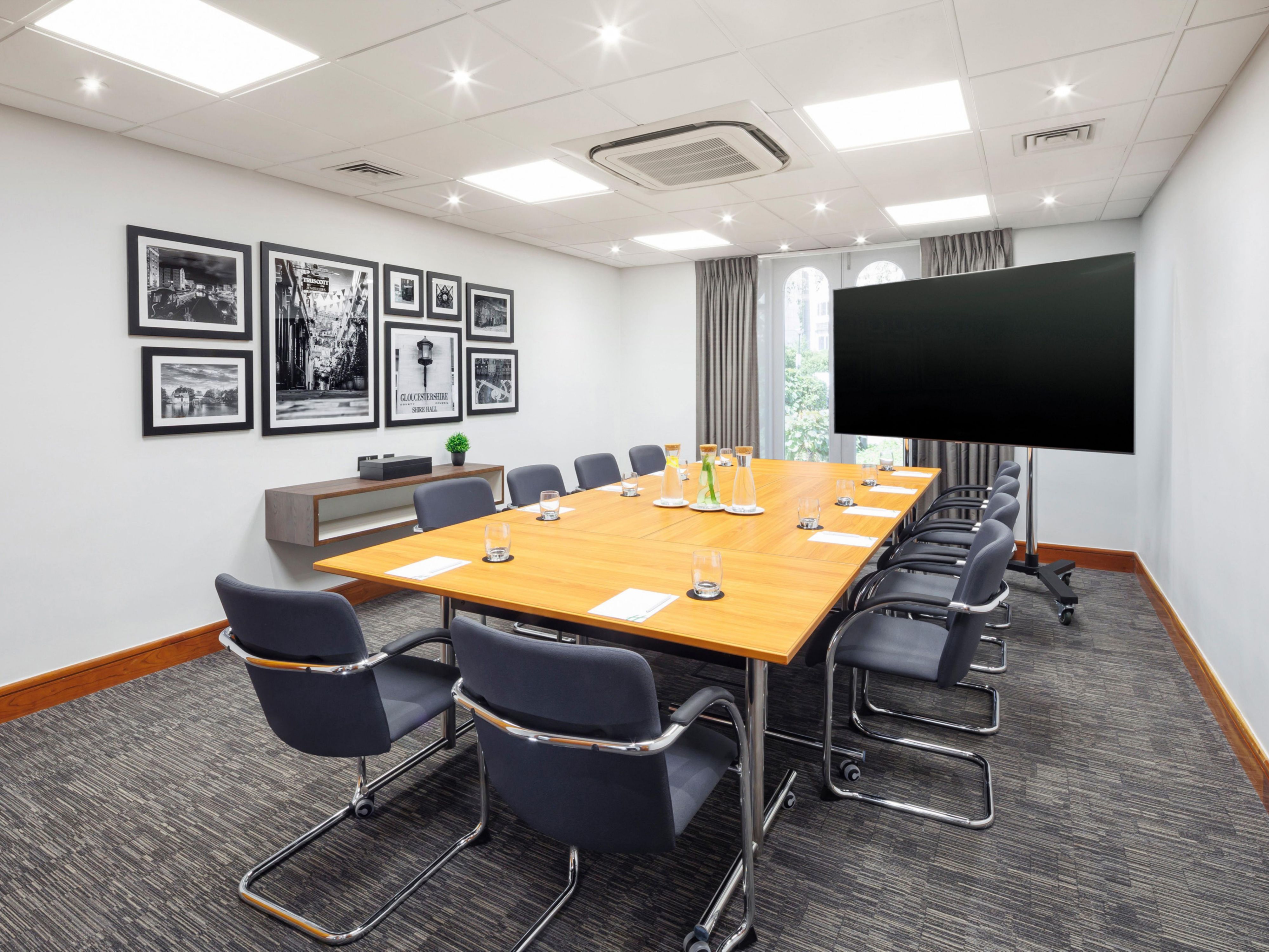 The hotel offers eight different meeting rooms, the largest of which can seat up to 90 guests banquet-style or 140 theatre-style. Natural light and free Wi-Fi will help keep your meeting productive. AV equipment and catering can also be arranged.