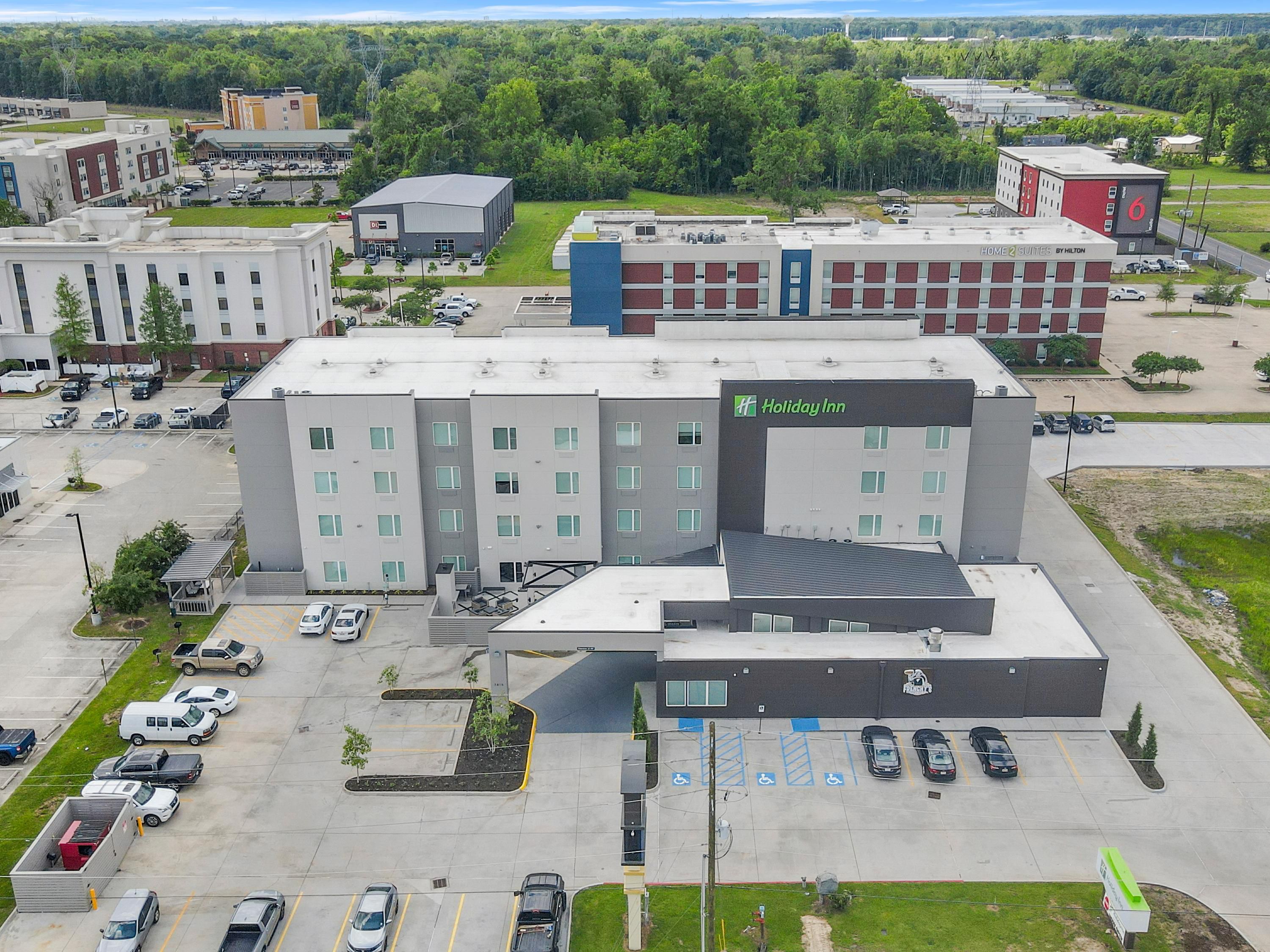 Known as the Jambalaya Capital of the World, Gonzales boasts some of the best restaurants in the country. Within walking distance to Tanger® Outlets and a short drive to The Pace Center, Houmas House & Gardens, and Lamar Dixon Expo Center, guests enjoy the perfect blend of convenience and local flavors. We are your gateway to Gonzales!