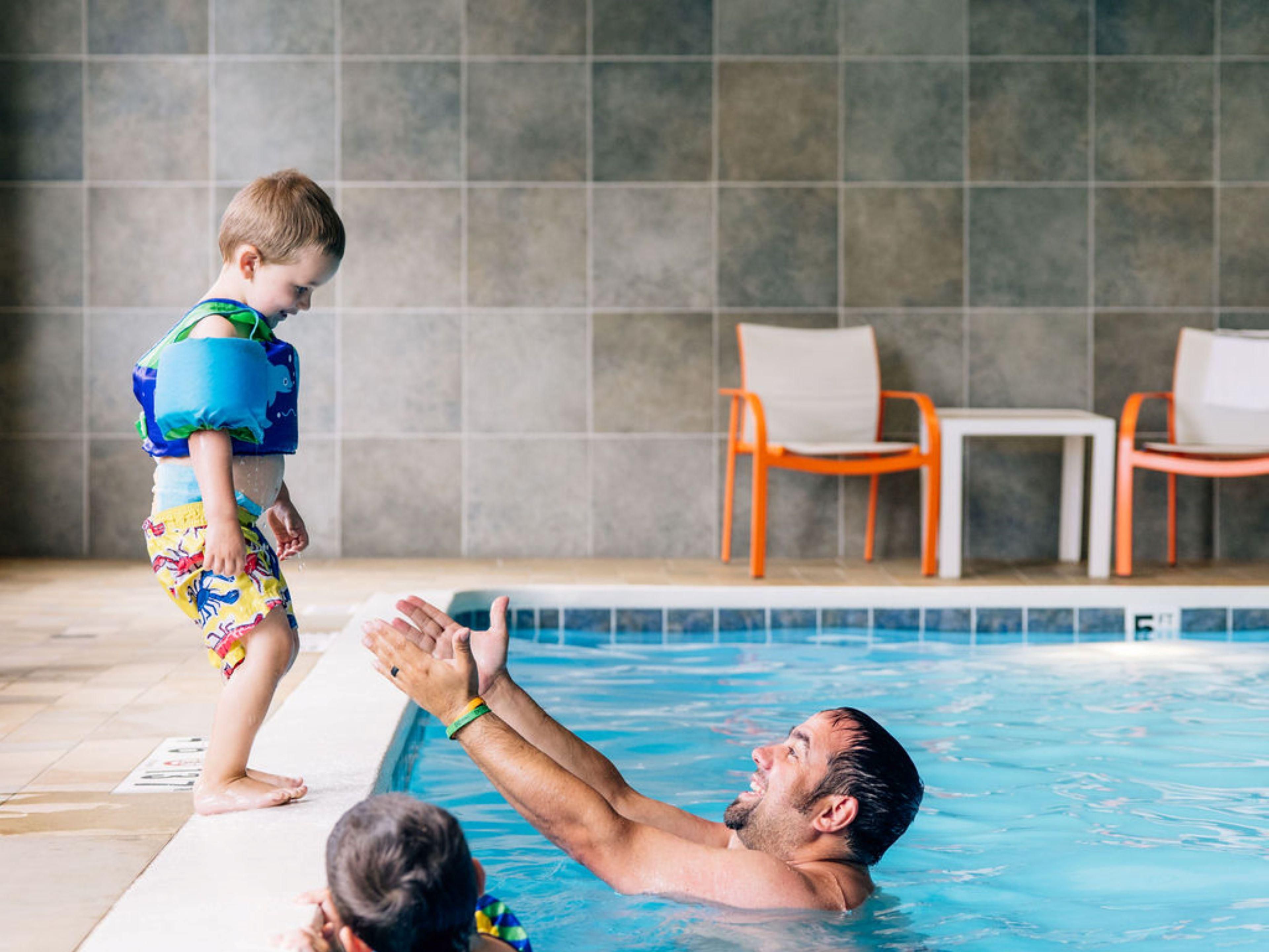 Relax and unwind at Holiday Inn Grand Rapids Downtown, featuring a refreshing indoor pool perfect for families, business travelers, and weekend getaways. Whether you’re starting your day with a swim or winding down after exploring the city, our pool offers year-round enjoyment.
