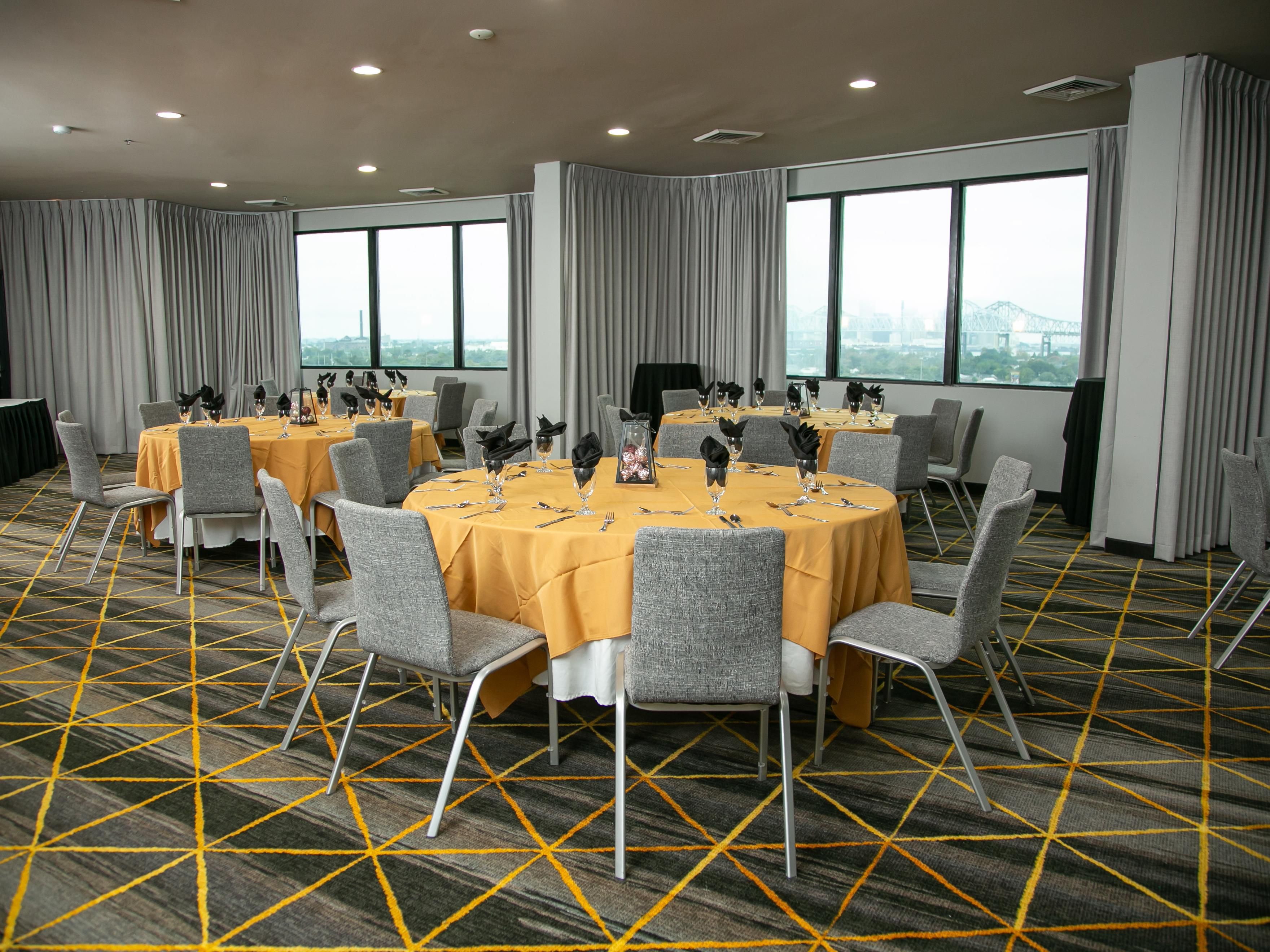 Meetings & Events are our specialty at the Holiday Inn New Orleans West Bank Tower. From a boardroom meeting to a reception with a backdrop of New Orleans, we have everything on site to make your event productive and memorable.