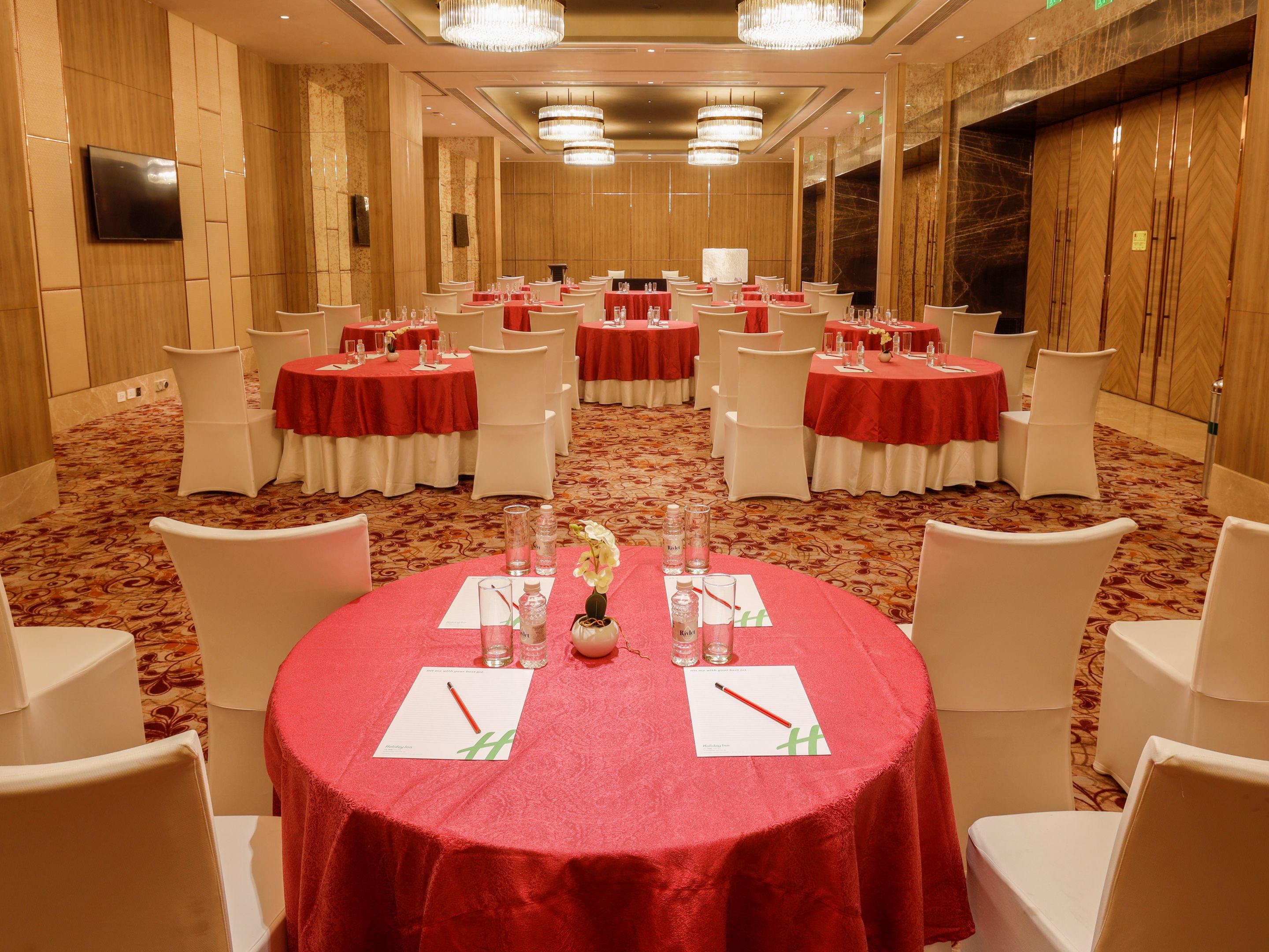 With 7500 sq. ft. of flexible meeting spaces and 5000 sq. ft. of pre-function area, state-of-the-art technology, customized menus, personalized service, and uninterrupted internet connectivity, our venues are ideal for intimate weddings, social events, conferences, and celebrations.