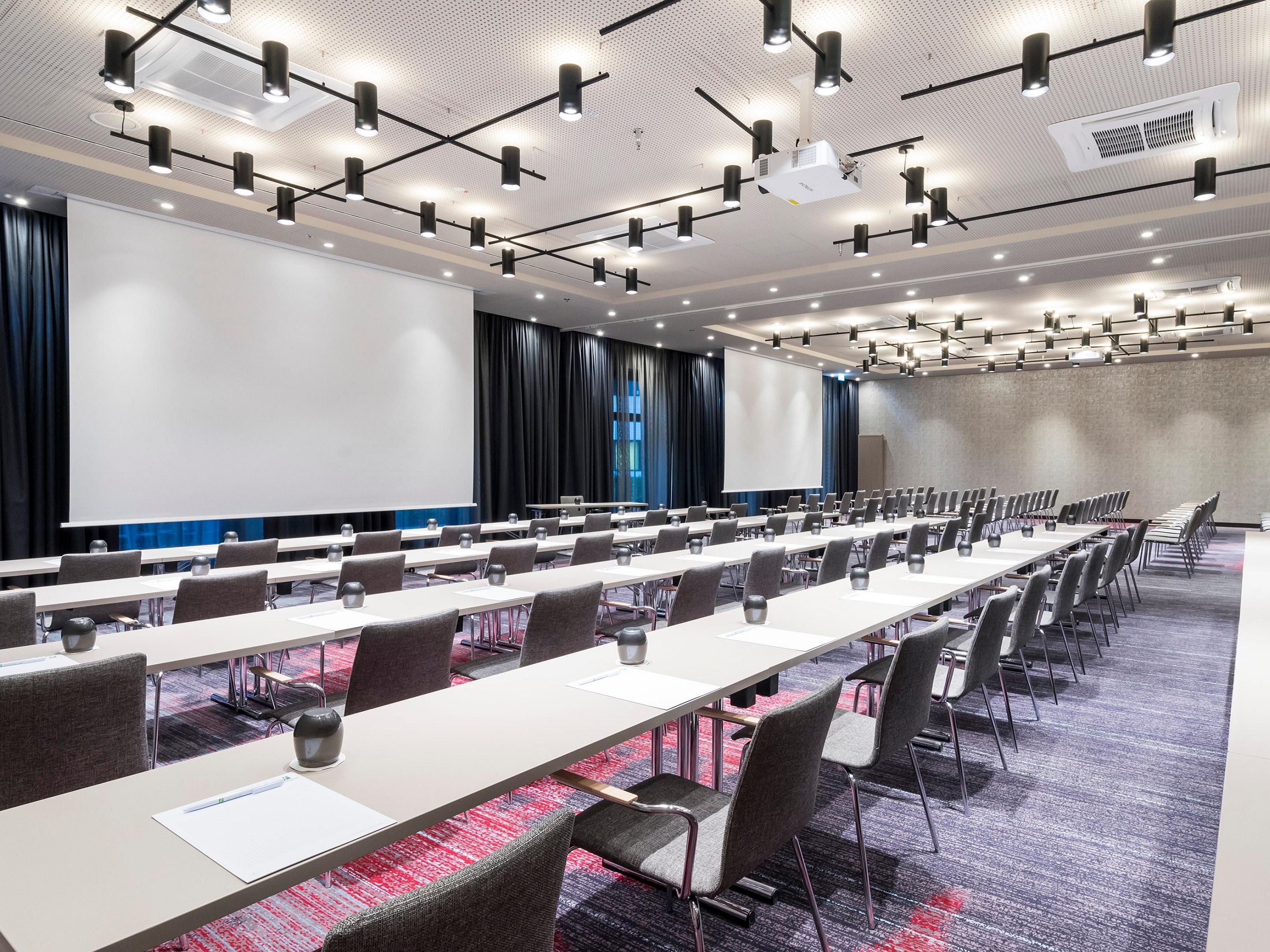 Our two big meeting rooms with 95 sqm on the ground floor can accommodate up to 120 people each. Perfect for your conference, a meeting, or a long-planned product launch. Clients have also booked their Christmas Dinner with us. We take care of the conference catering and the audio-visual technology.
