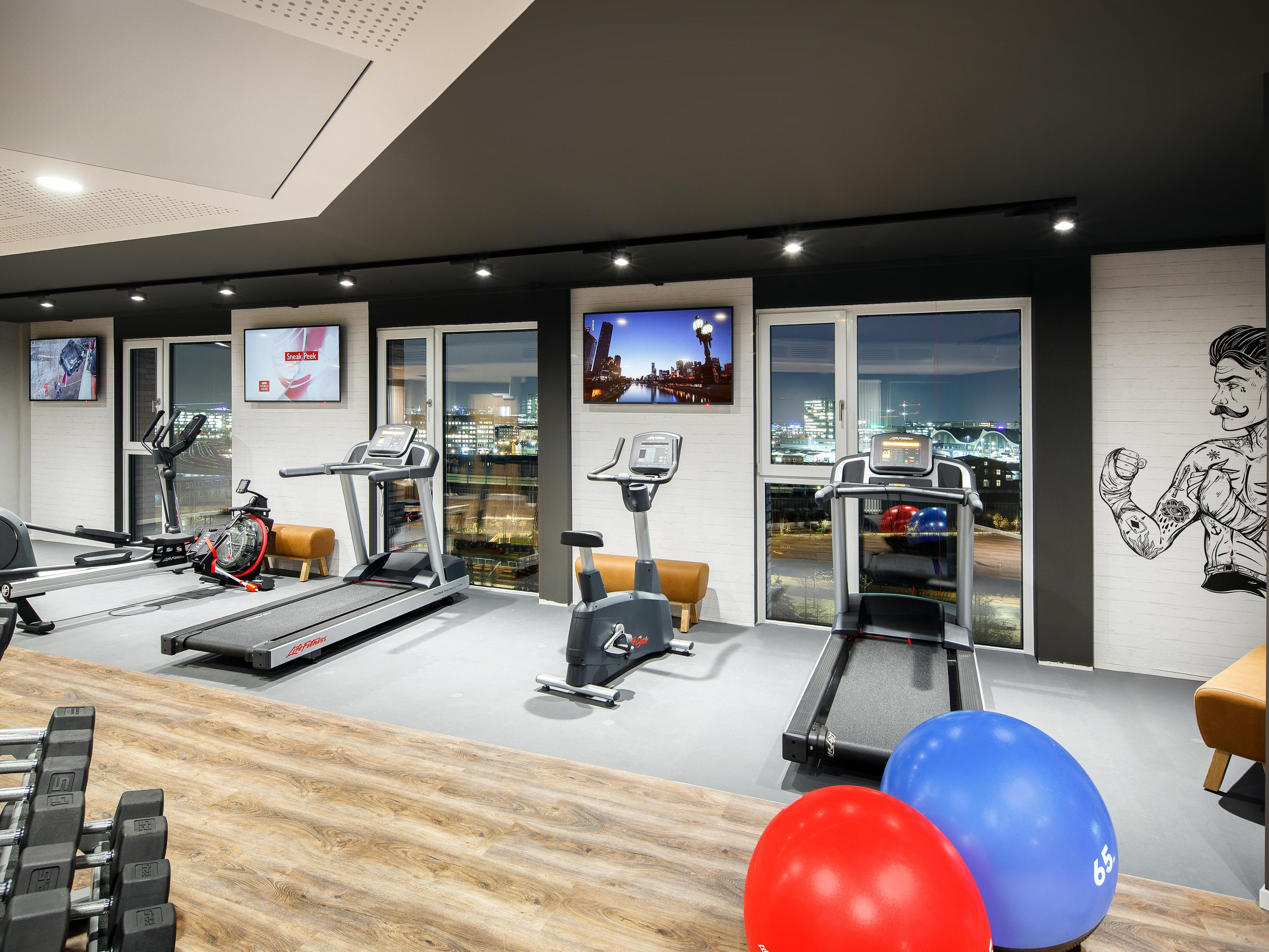 Enjoy the day with sports and have a nice view. The fitness area is located on the top floor. This area is accessible 24 hours a day and free for our guests.