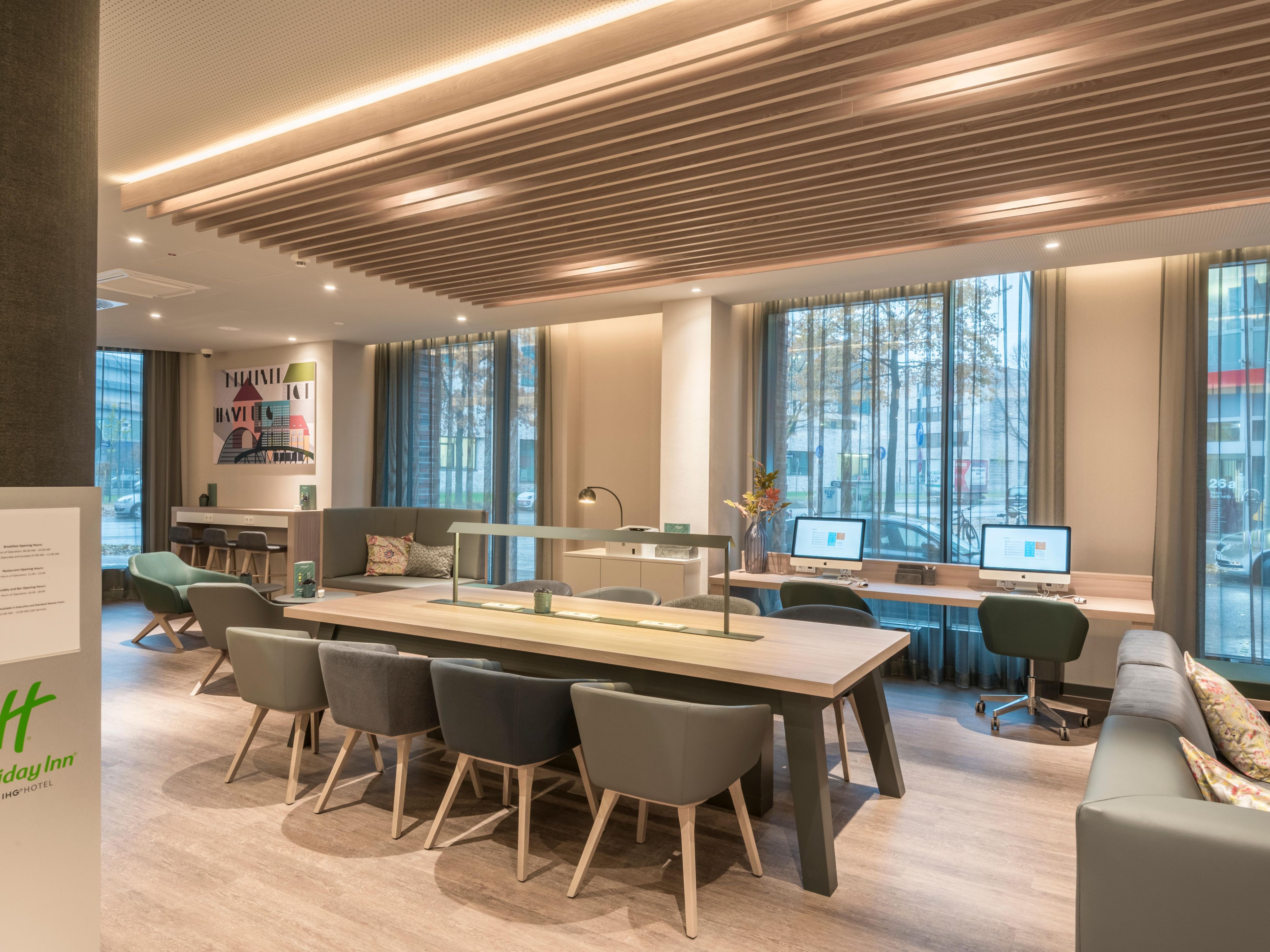 Host successful events in one of our five daylight-filled meeting rooms, ranging from 20 to 115 square meters, equipped with modern technology to cater to your business needs. 