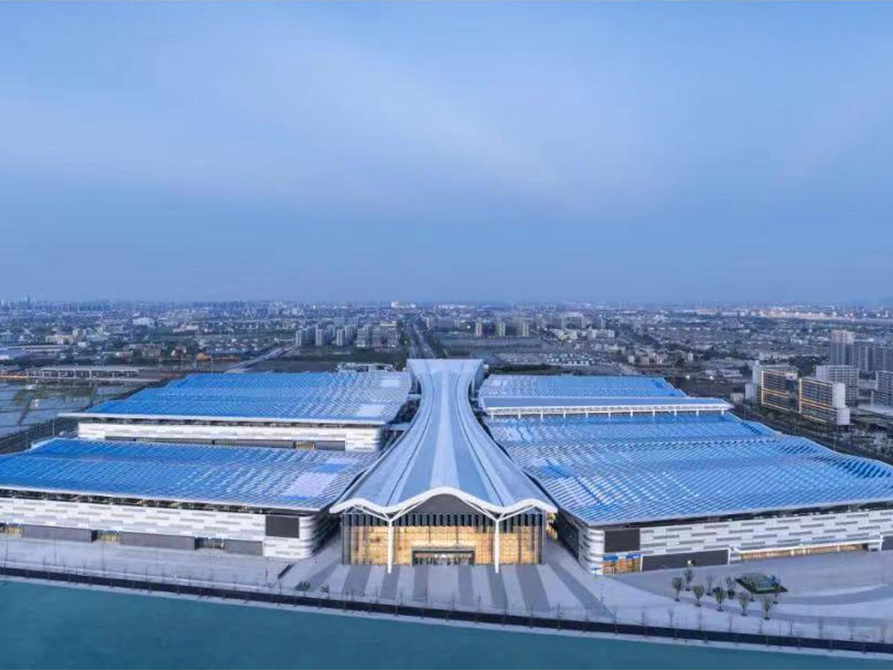 杭州大会展中心假日酒店地处杭州市萧山区临空经济示范区，毗邻最新落成的杭州大会展中心， 配以专属室内人行通道，举步可至杭州大会展中心。