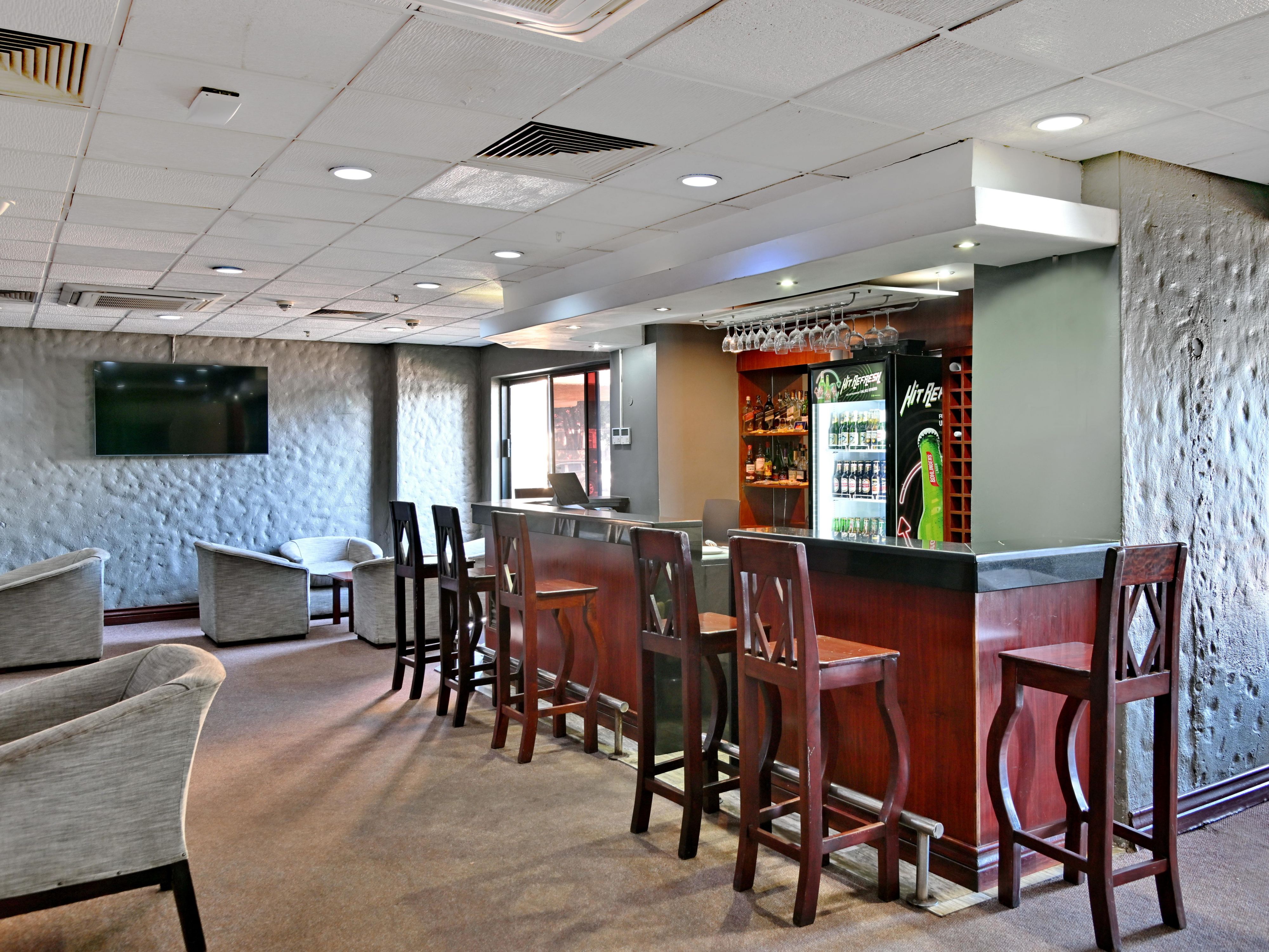 Discover our vibrant hotel bar, a stylish haven where relaxation meets socializing. Enjoy an extensive selection of expertly crafted cocktails, fine wines, and local brews in a warm, inviting atmosphere. Whether you're unwinding after a day of exploration or mingling with friends, our bar is the perfect spot to sip, savor, and celebrate.