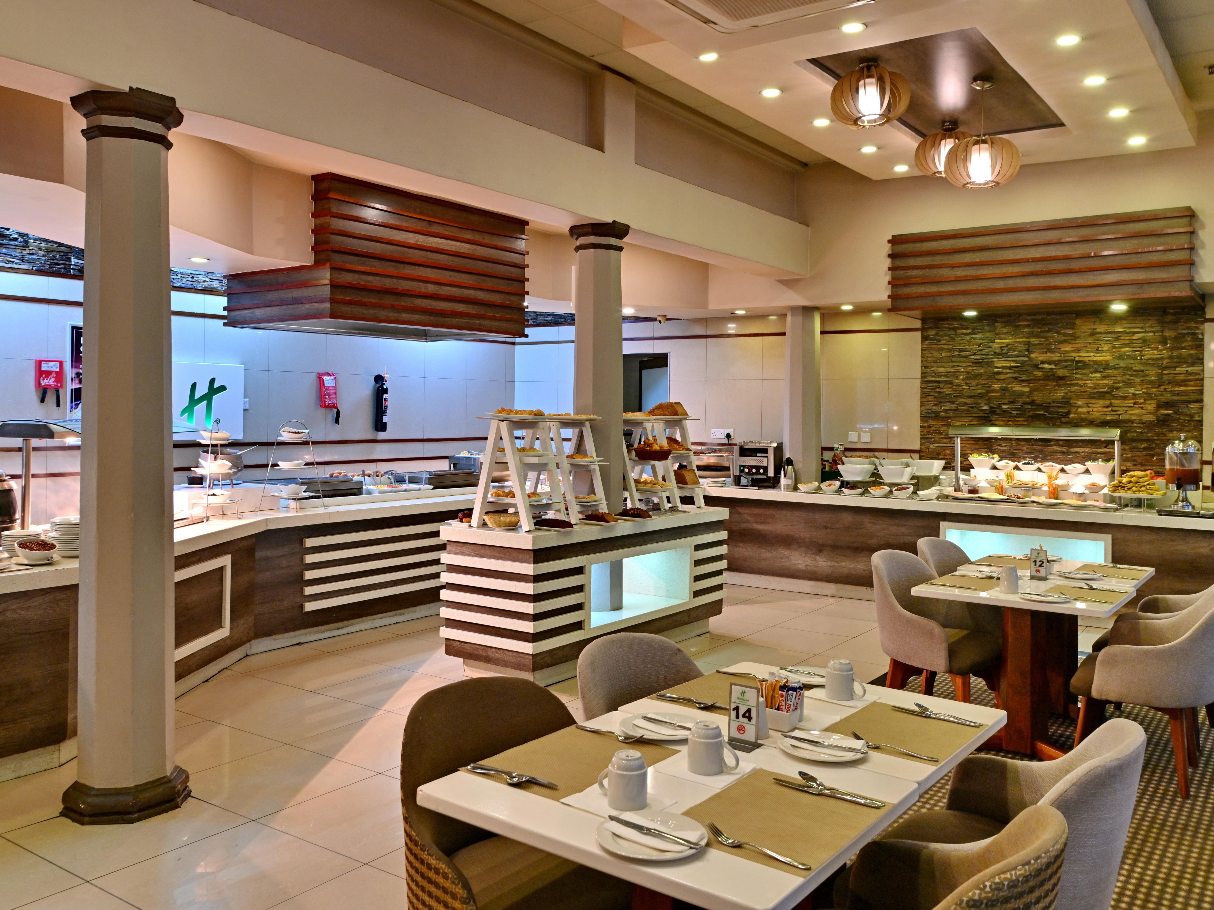 Indulge in a remarkable dining experience at our city restaurant, where local flavors meet international cuisine. Savor expertly crafted dishes made from fresh, seasonal ingredients, complemented by an extensive wine selection. Whether for a quick lunch or a leisurely dinner, our inviting atmosphere and attentive service make every meal memorable. 