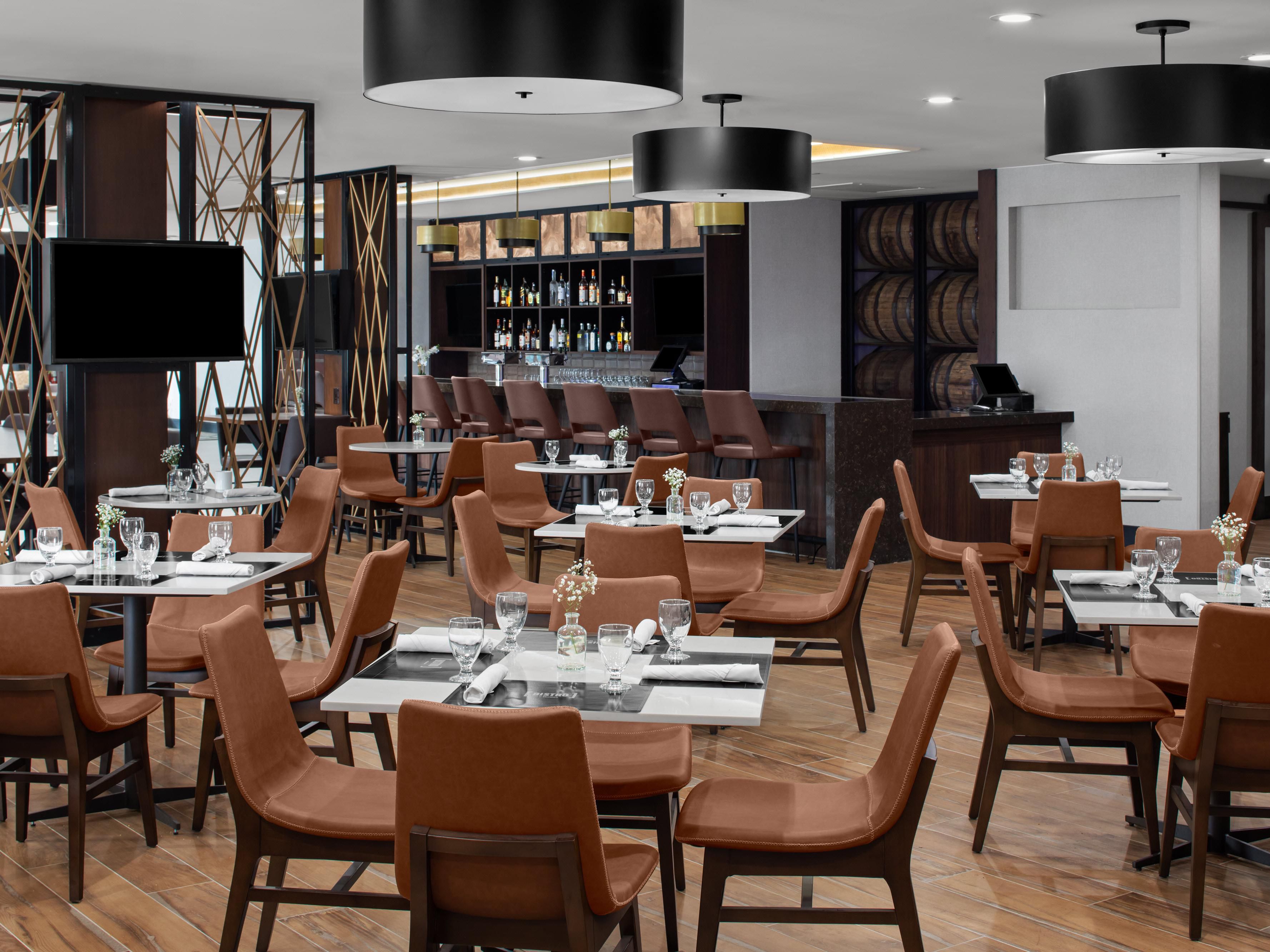 Enjoy signature dishes, hearty sandwiches, and fresh salads with a seasonally changing menu. Open daily for breakfast and dinner, Hangar Restaurant and Bar serves classic American fare in a warm, inviting atmosphere. Start your day with our  breakfast buffet, and return for dinner, a cocktail, or a casual drink with friends.