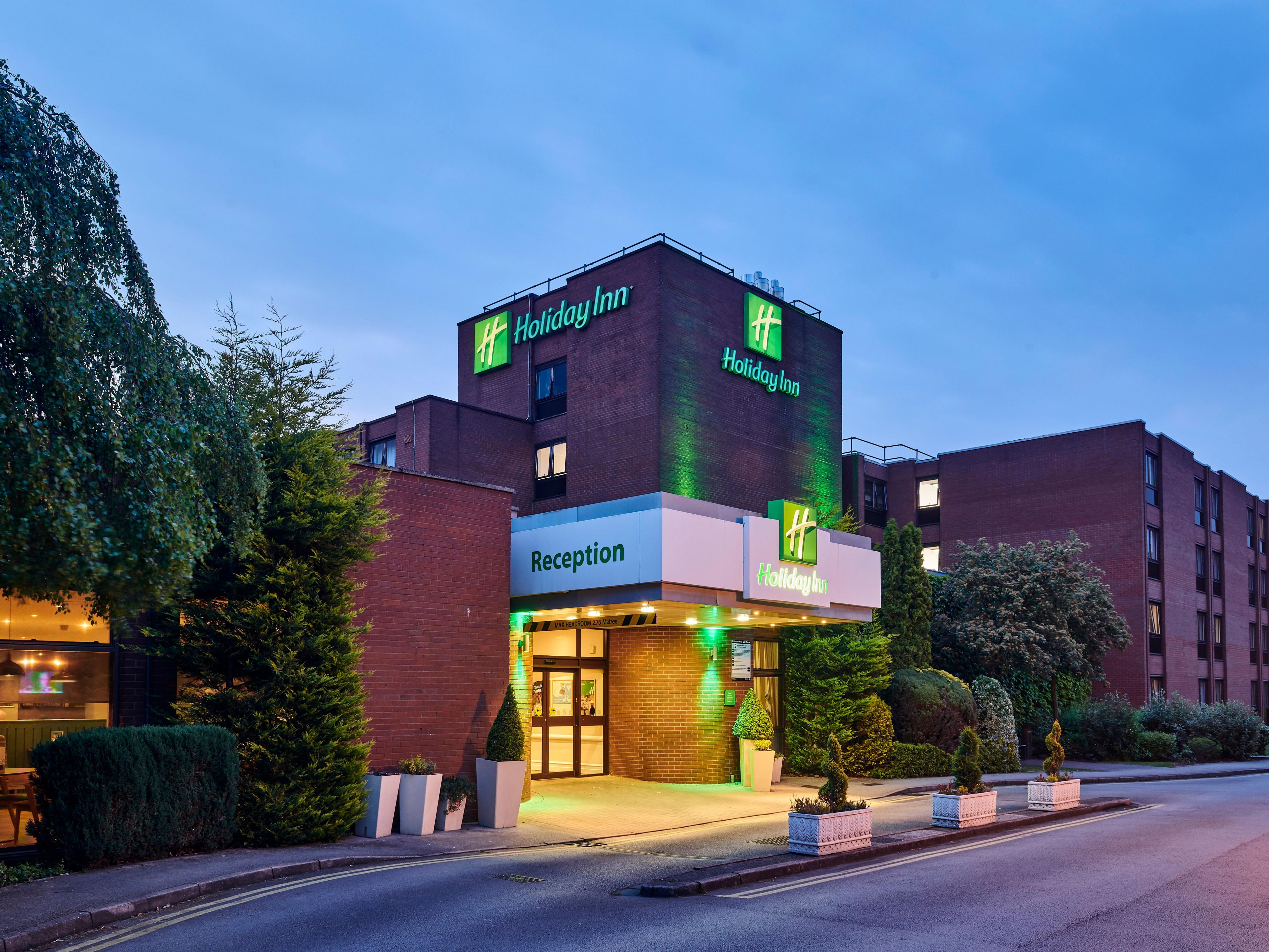 Whether you're looking to get away for a quiet break or for a weekend of adventure and fun, the Holiday Inn Haydock is the perfect place to wind down at the end of the day. Ideally situated, our hotel is just a stone throw away from many local attractions, including the Haydock Racecourse, Three Sisters Circuit, and Knowsley Safari Park.