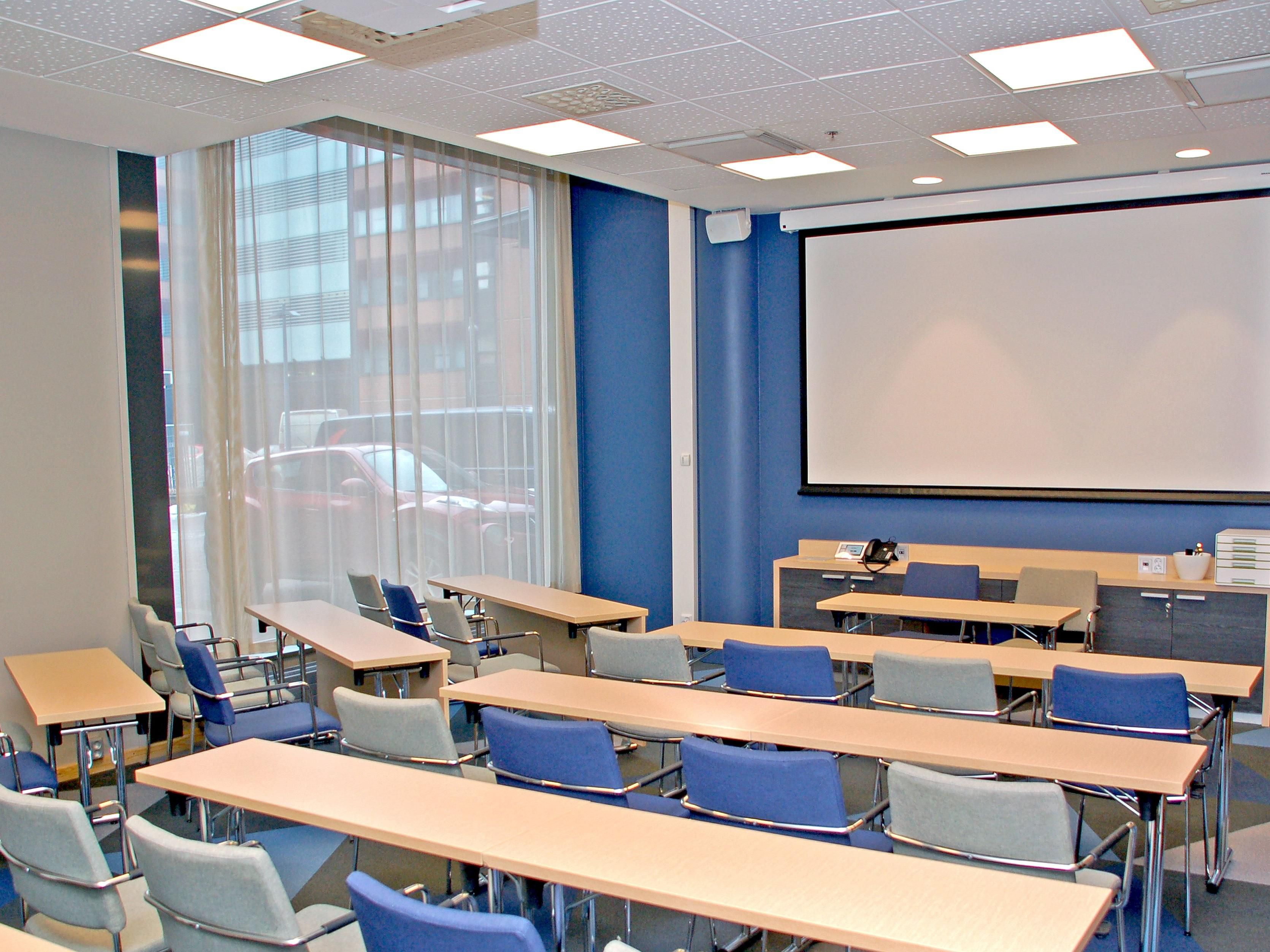 Did you know that you can hold an effective meeting in our multifunctional meeting room, which can serve up to 24 guests? Contact our sales at holidayinnhelsinki.fi for more information or take a tour at our 360 show. You can also hold a small relaxed get-together party at out Break Out Lounge.