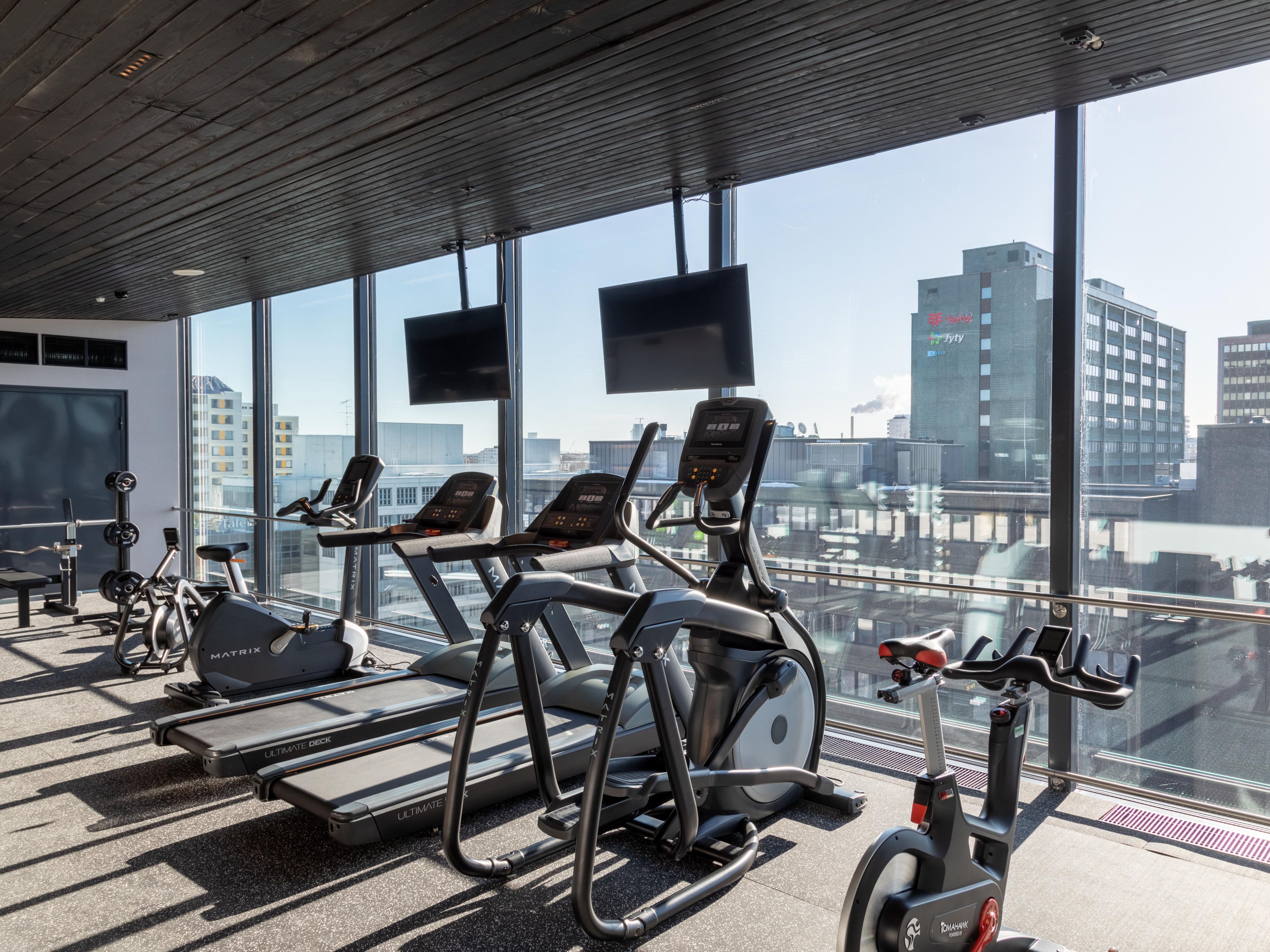 Holiday Inn Helsinki - Expo Gym with a urban view