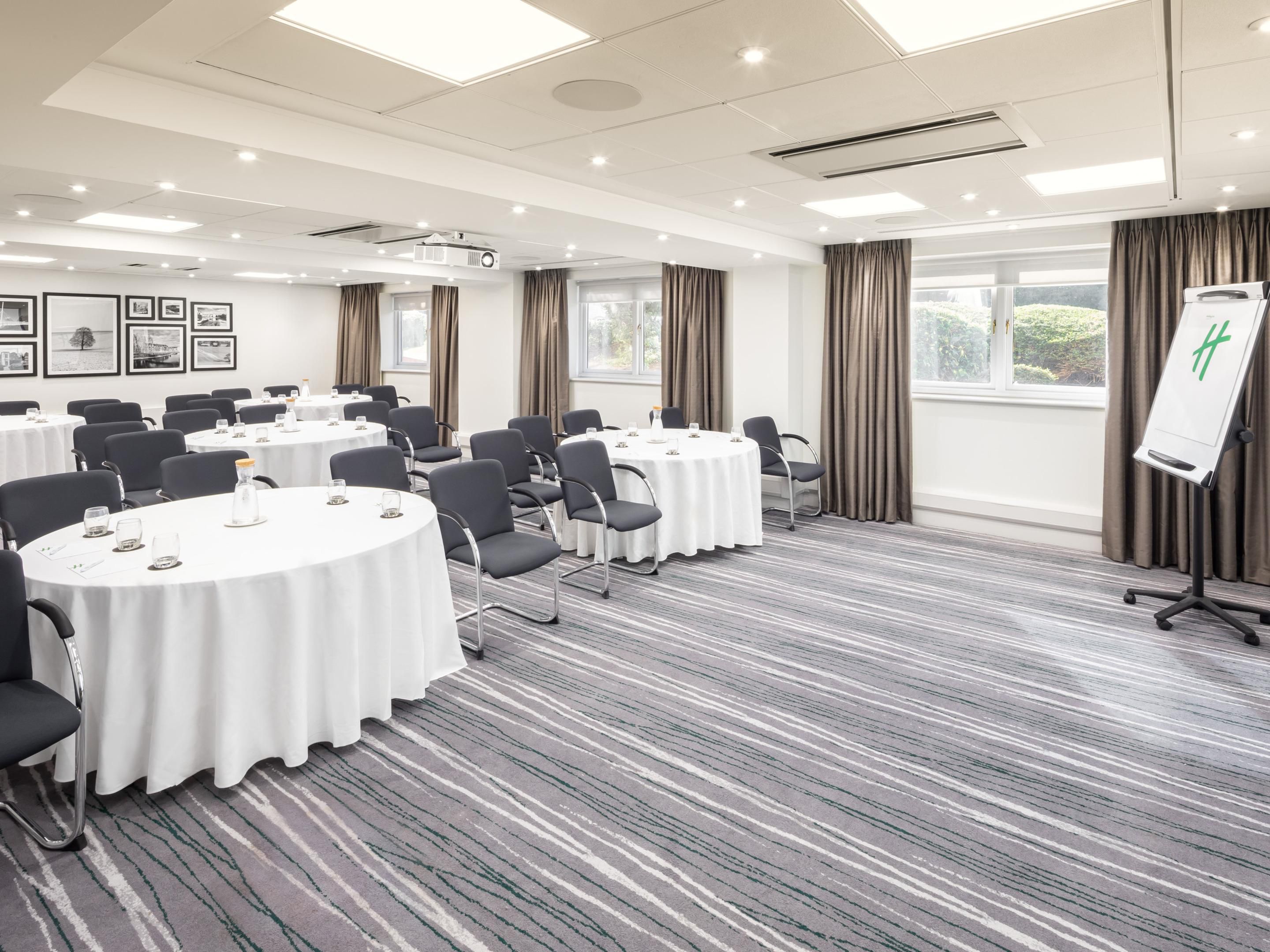 Here at the Holiday Inn Hemel Hempstead, we offer private party or dining solutions for up to 120 guests. Contact our expert team today for more information. 