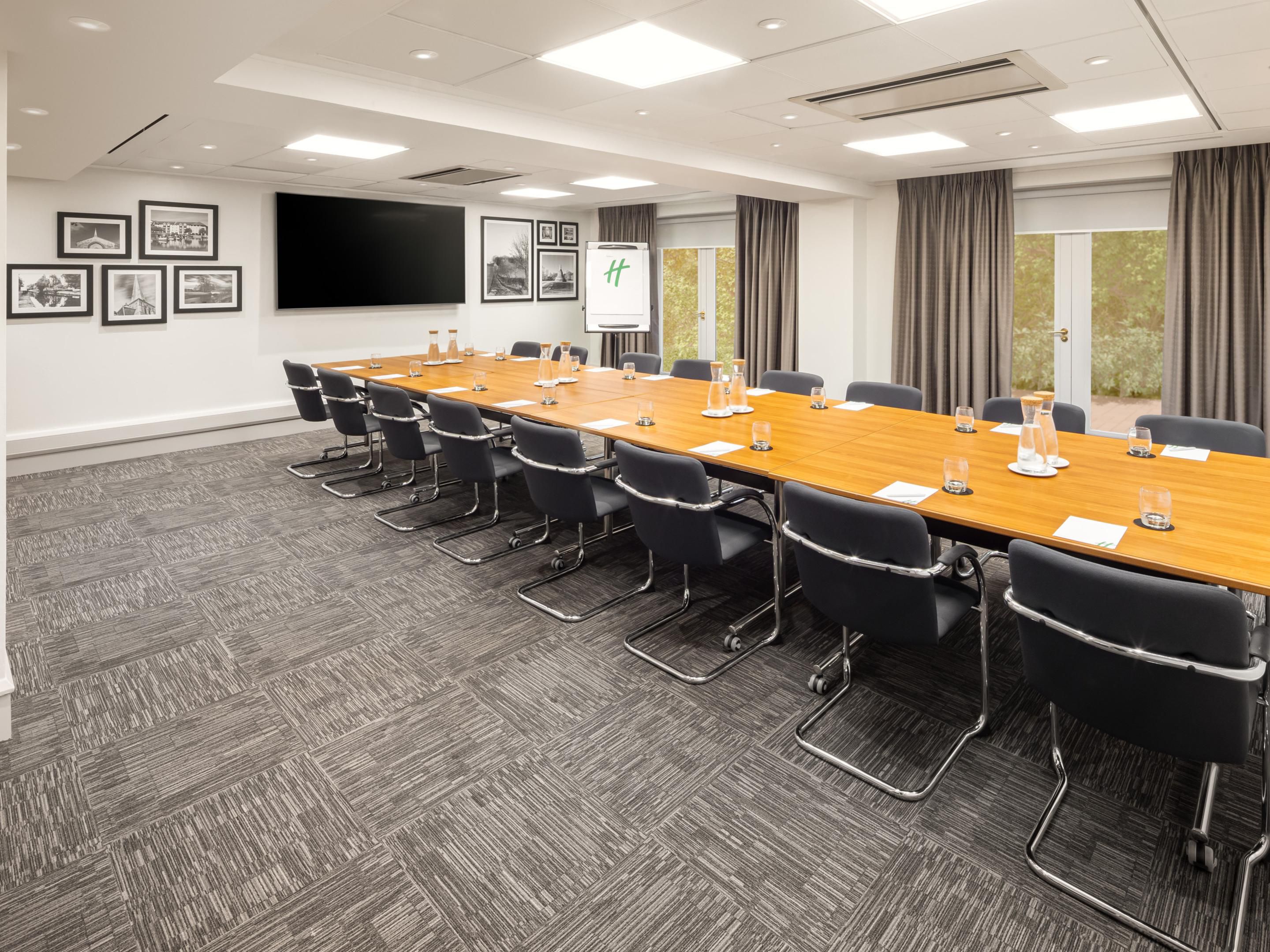 The hotel offers 7 meeting rooms, with capacities ranging from 2 to 120.
Expect great service, wonderful food selections and all your AV needs.
From conferences to gala dinners our flexible space is flooded with natural daylight and equipped for your next event!