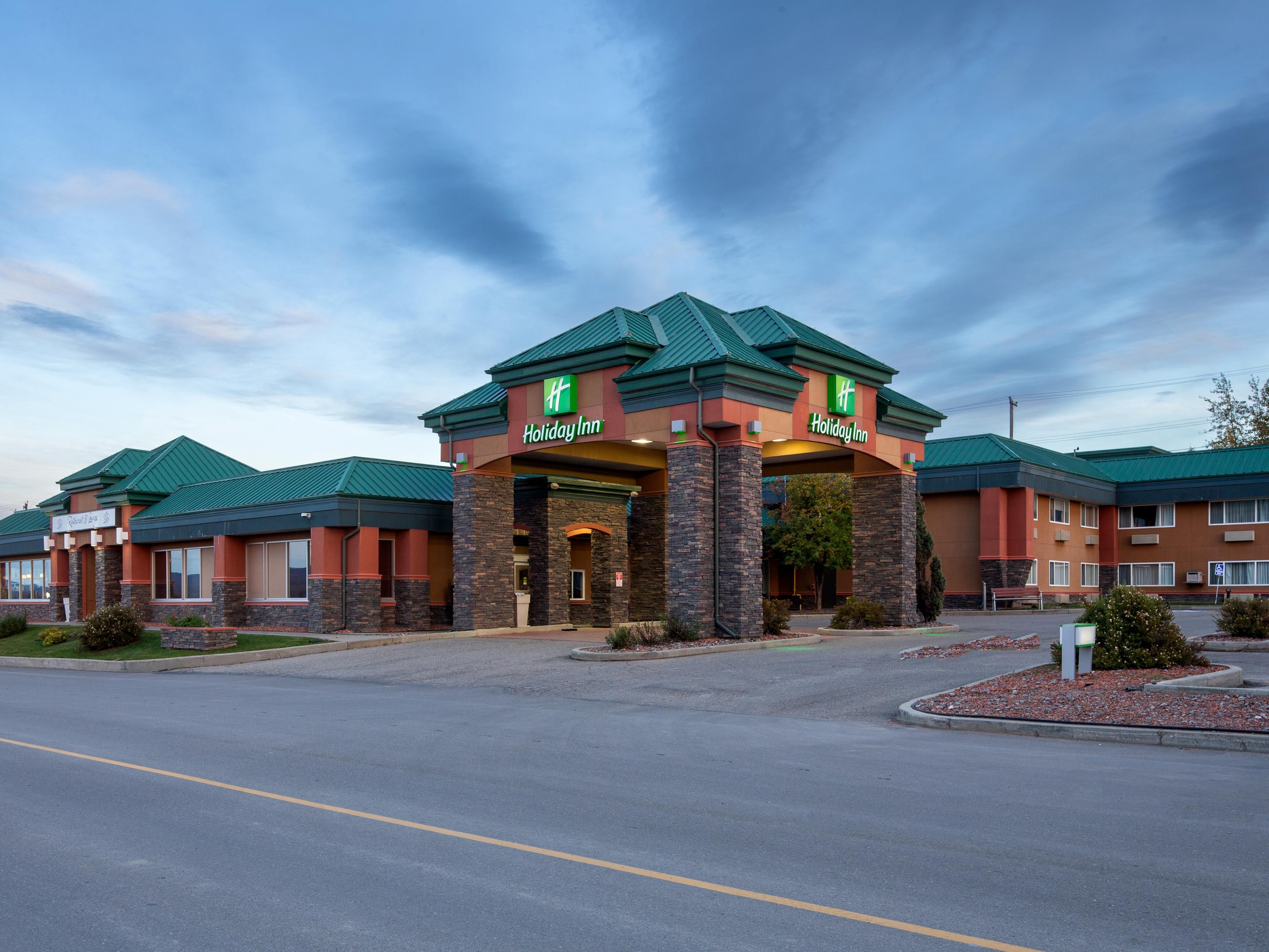 The Holiday Inn Hinton offers free parking for all guests.