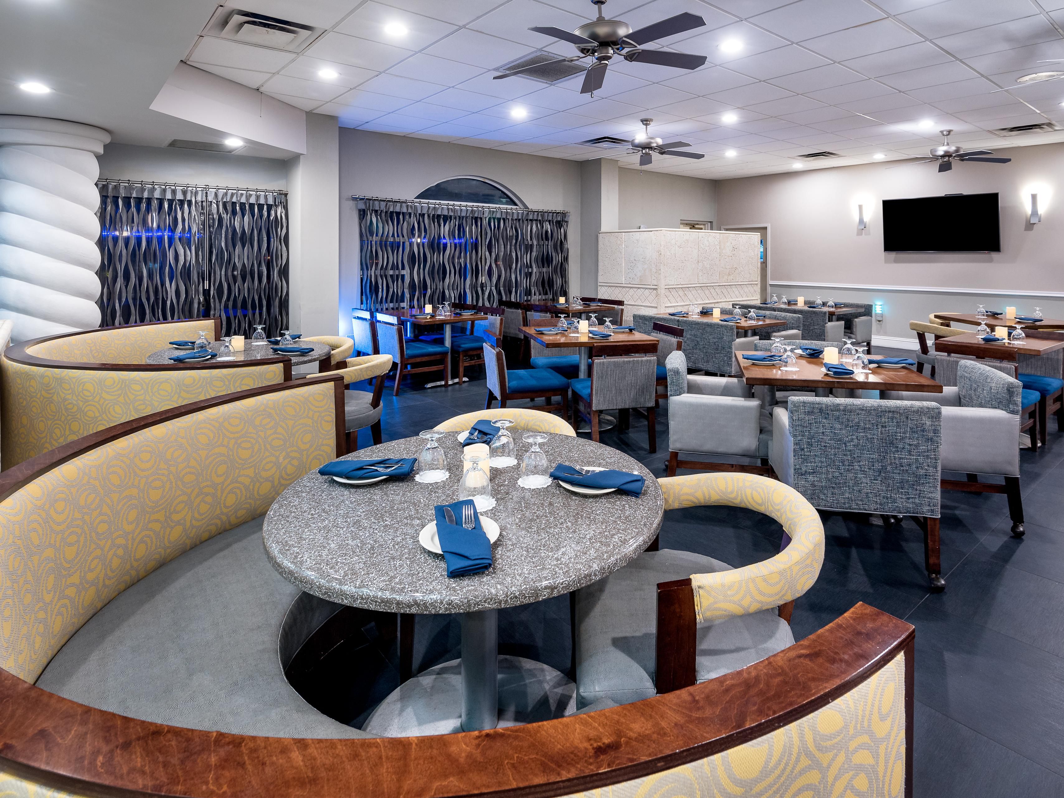 Start your day with a delicious breakfast and return in the evening for dinner. Experience a taste of Florida with a wide array of local cuisine options to satisfy every palate. Plus, kids eat free (some restrictions apply)! Join us in a warm and welcoming atmosphere for a delightful dining experience!