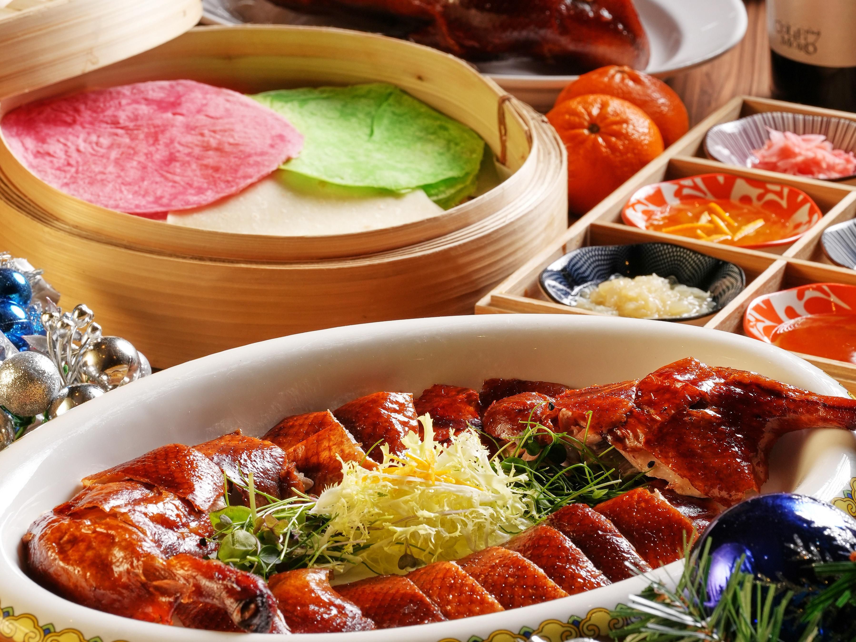 Come to Loong Yuen and indulge in our new Imperial Peking Duck featuring nine flavors, including traditional and innovative condiments, such as: Korean chili sauce, yuzu, sour plum sauce and many more. This spectacular dish, prepared since the Imperial era, is expertly carved by Chef Bun, ensuring a delectable experience.