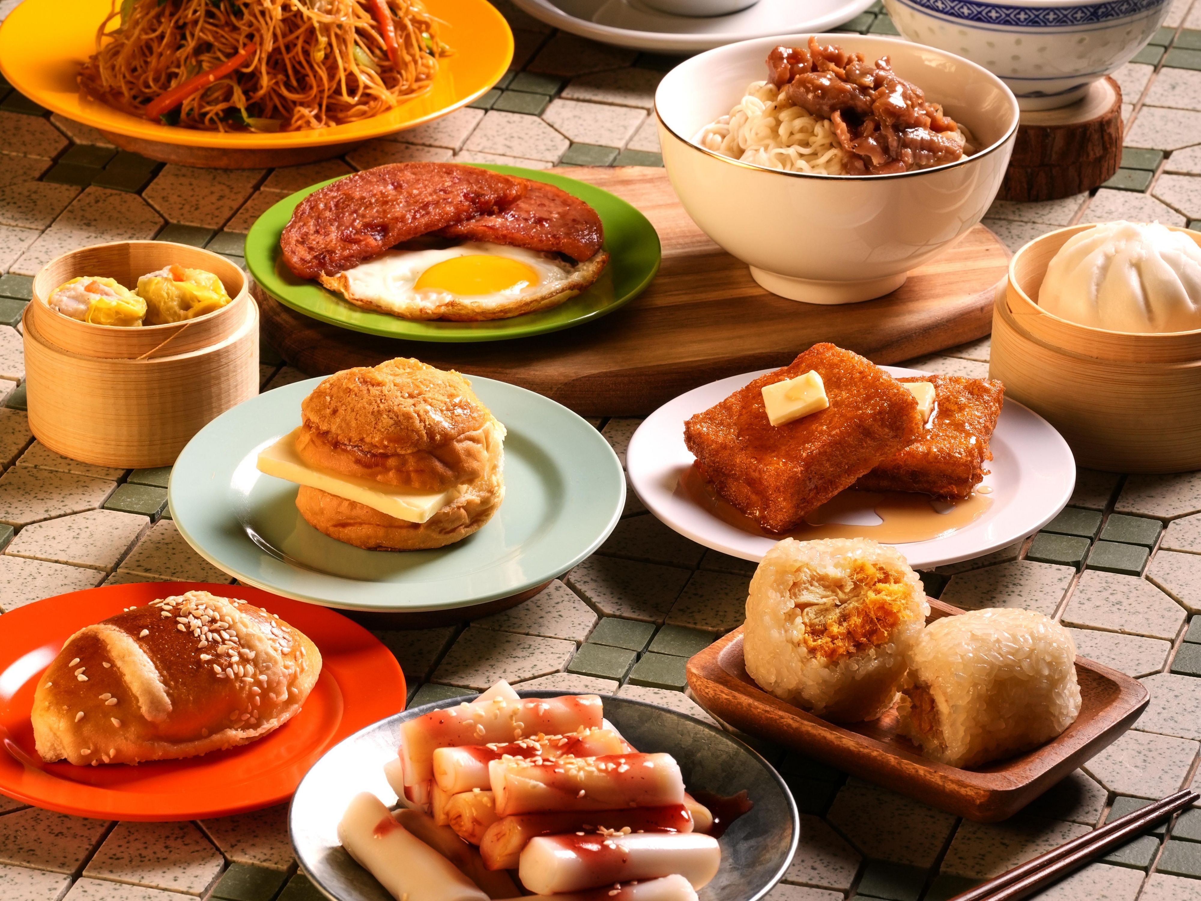Breakfast 
Discover the flavours of Hong Kong's local cuisine with a delicious cha chaan teng themed buffet breakfast. Savor the freshly steamed dim sum, congee, sticky rice roll, Toast, and the iconic pineapple bun. 

Promotional items will be served on a rotational basis,
available till supply.