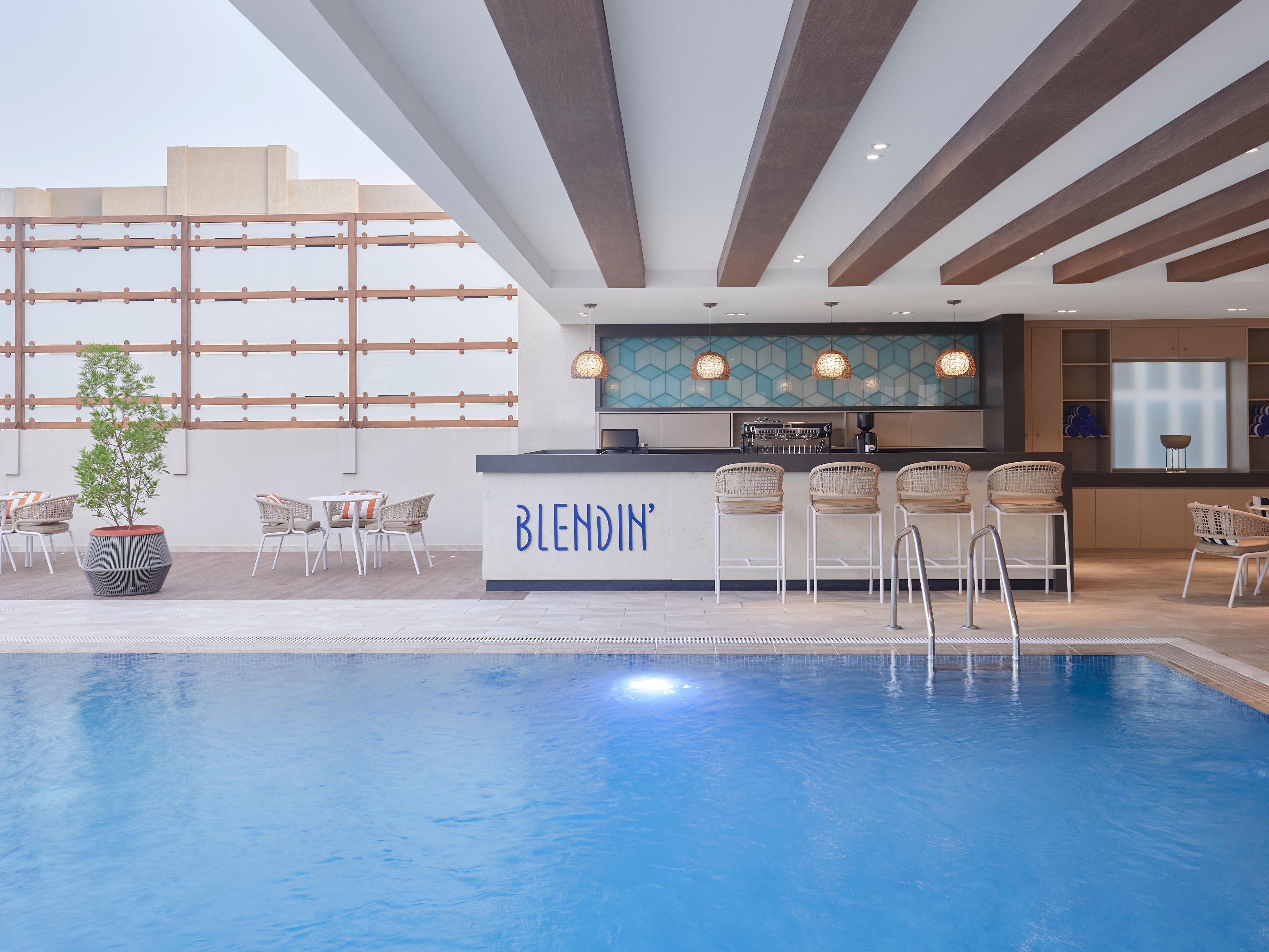 Holiday Inn Jubail offers a complete outdoor retreat, perfect for family time and a range of leisure activities. Relax by our inviting swimming pool and sunbathe on the spacious sundeck. Sip refreshing beverages and mocktails from the Blendin' Pool Bar, and enjoy shisha available from 6:00 PM.