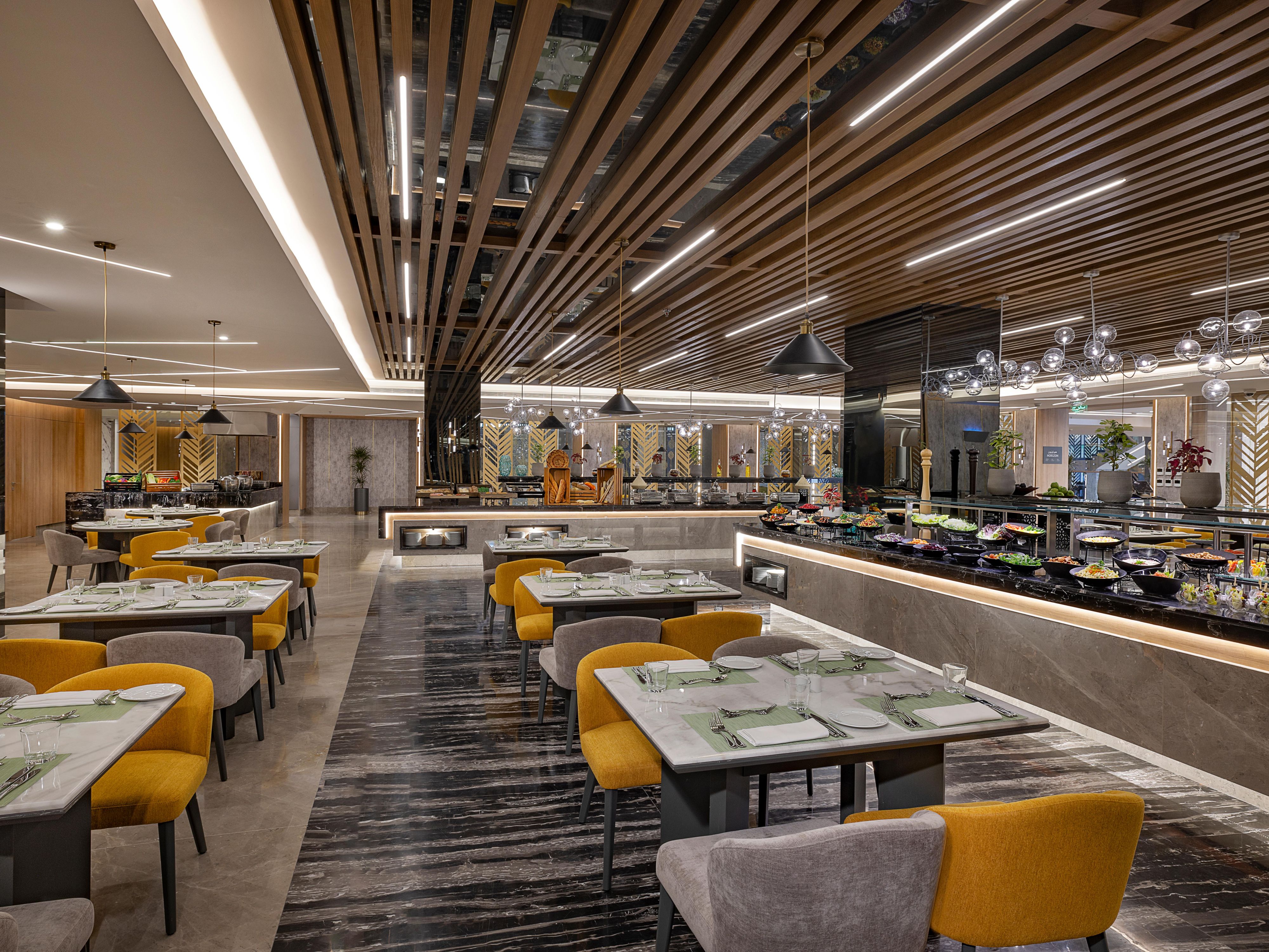 Best restaurant in Khobar? Dine in our spectacular hotel restaurants. Powerful flavours and aromatic spices await at our Indian restaurant, Anardana. Italian cuisine is served at Acacia including authentic fresh pasta dishes. Or, head to Horizon for delicious continental and international dishes.