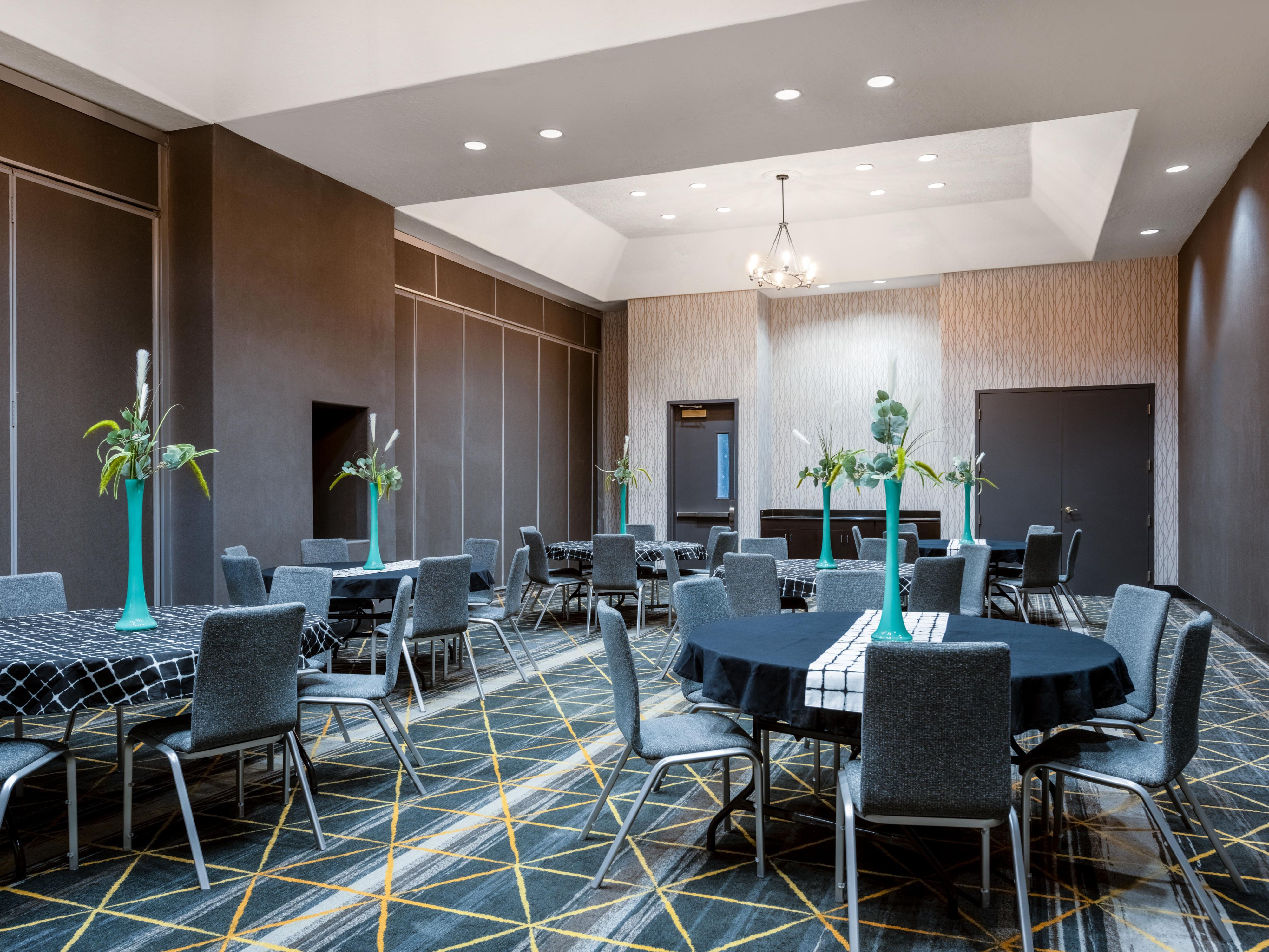 Need a modern, upscale space to host your next big important wedding, business meeting or corporate event? Then look no further than one of our three meeting rooms: the Sierra Vista and the Mesa Boardroom. These spaces are yours to book, so call our team’s event planner today to see how we can help you make your get-together shine.