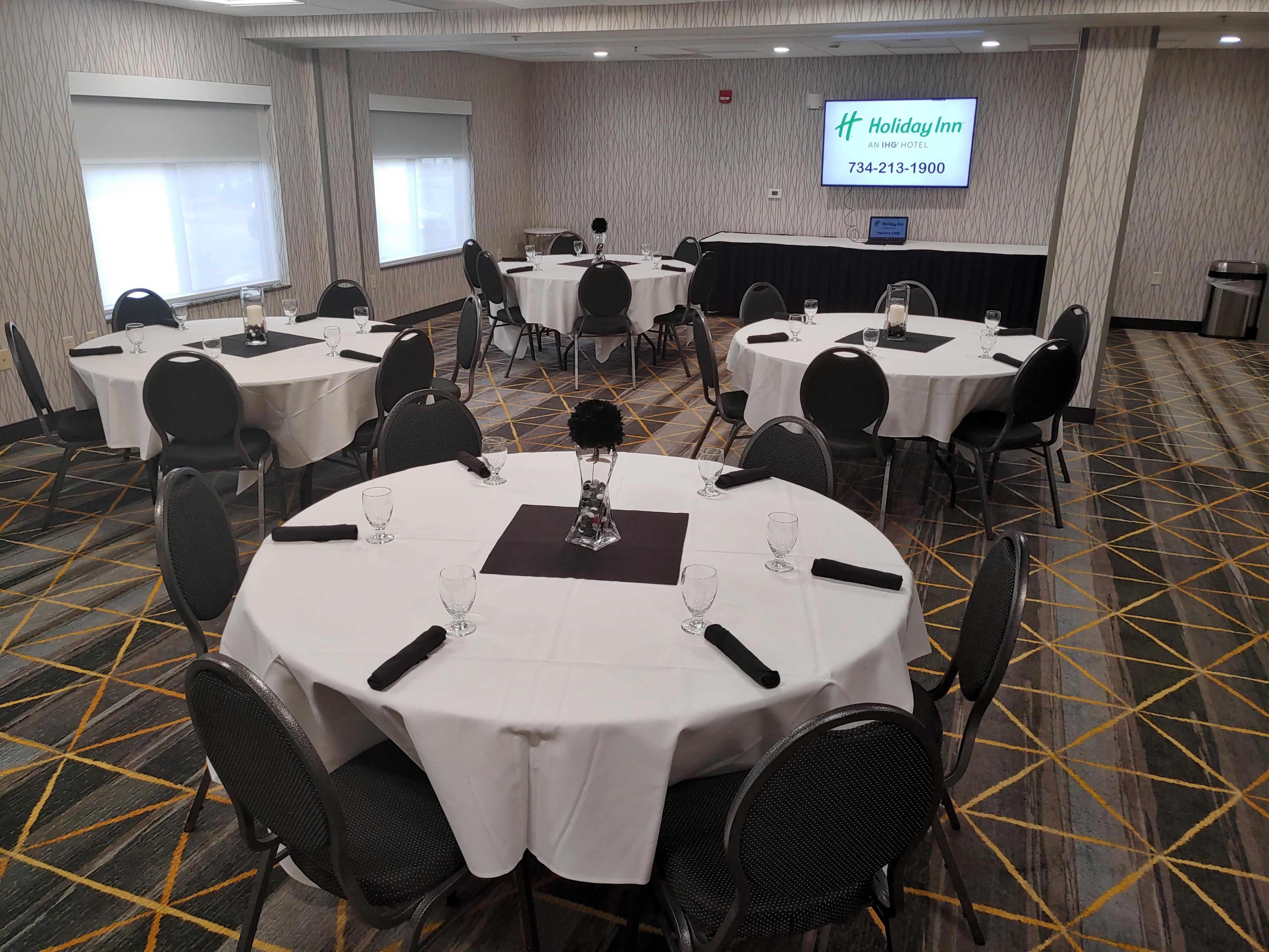 Host your next event in our Victors Meeting Room!  Holding up to 80 people, a variety of set up options allow us to make this space everything you need for your next event.  Audio visual equipment and catering are available as well.  Please call the hotel to reserve your meeting space!