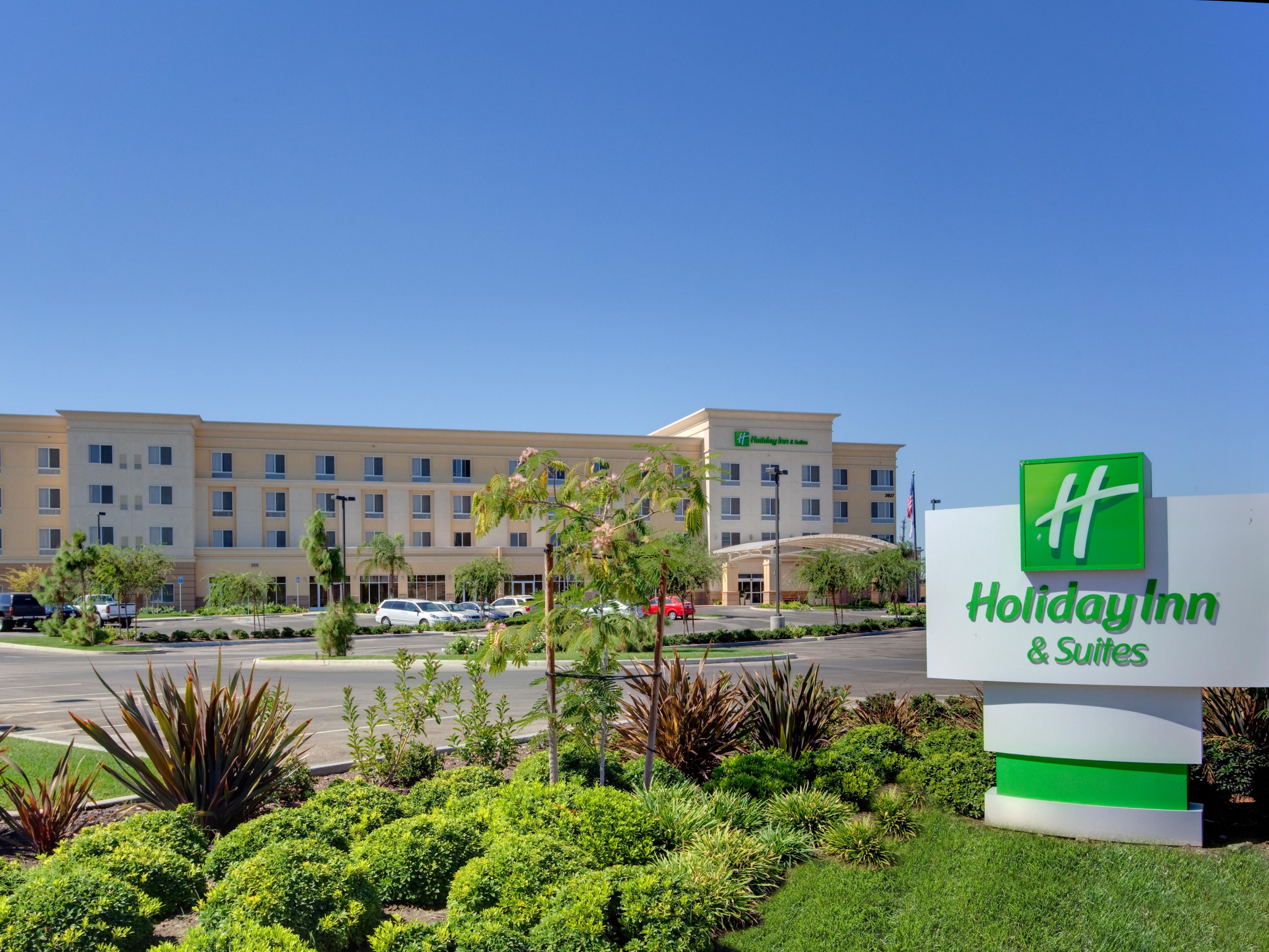 Location matters, and our Bakersfield hotel offers convenient access to local businesses and attractions. Whether it's wildlife at the California Living Museum, thrills at the Famoso Raceway, or peaceful beauty at Hart Memorial Park, we're conveniently close to it all. Just off Highway 99, we are your Bakersfield base for business and pleasure.