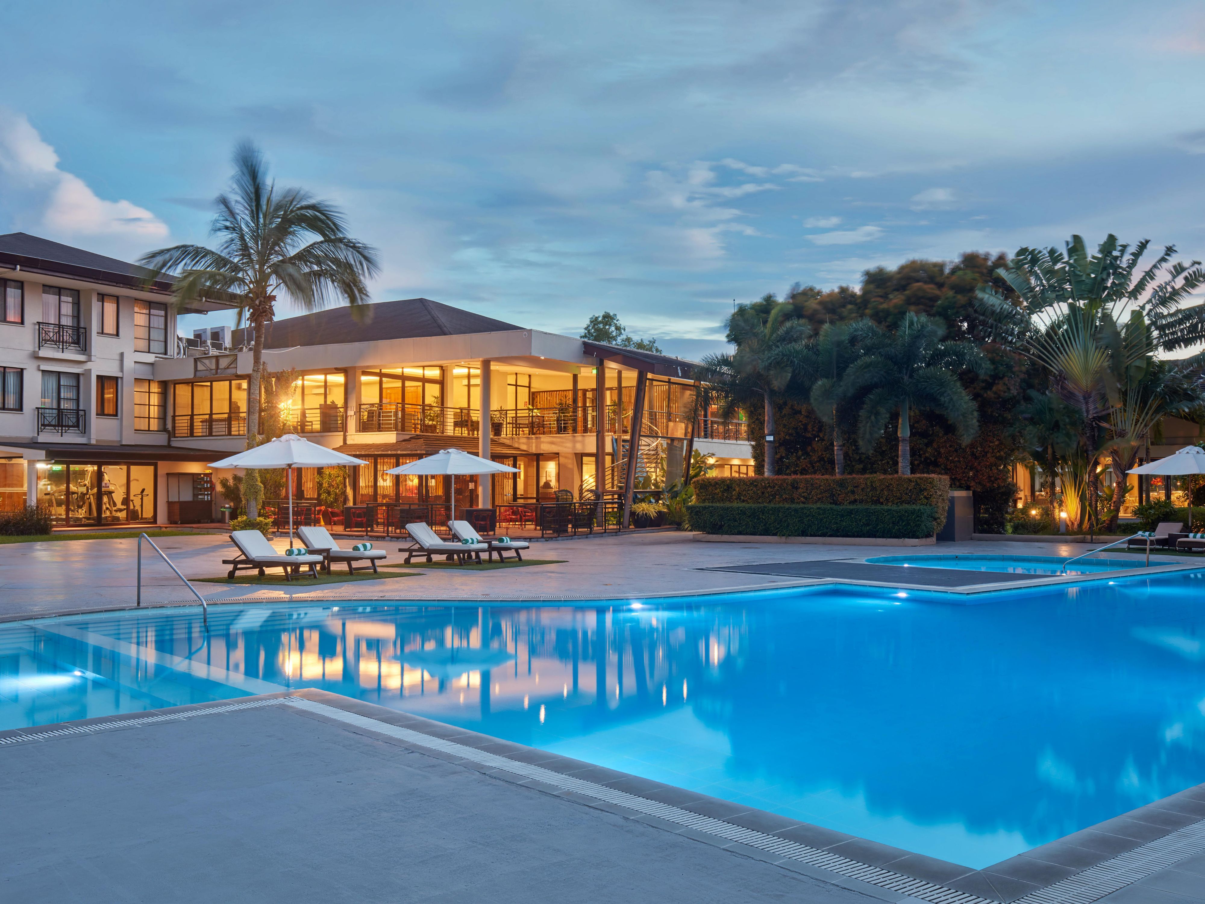 Swim in style and dive into relaxation at our Horizon Swimming Pool. Whether you're catching up with friends, enjoying quality family time, or simply lounging by the poolside with a refreshing drink from our bar, relaxation comes easy here. As the sun sets, the pool transforms with captivating lights that turn every swim into a magical experience.