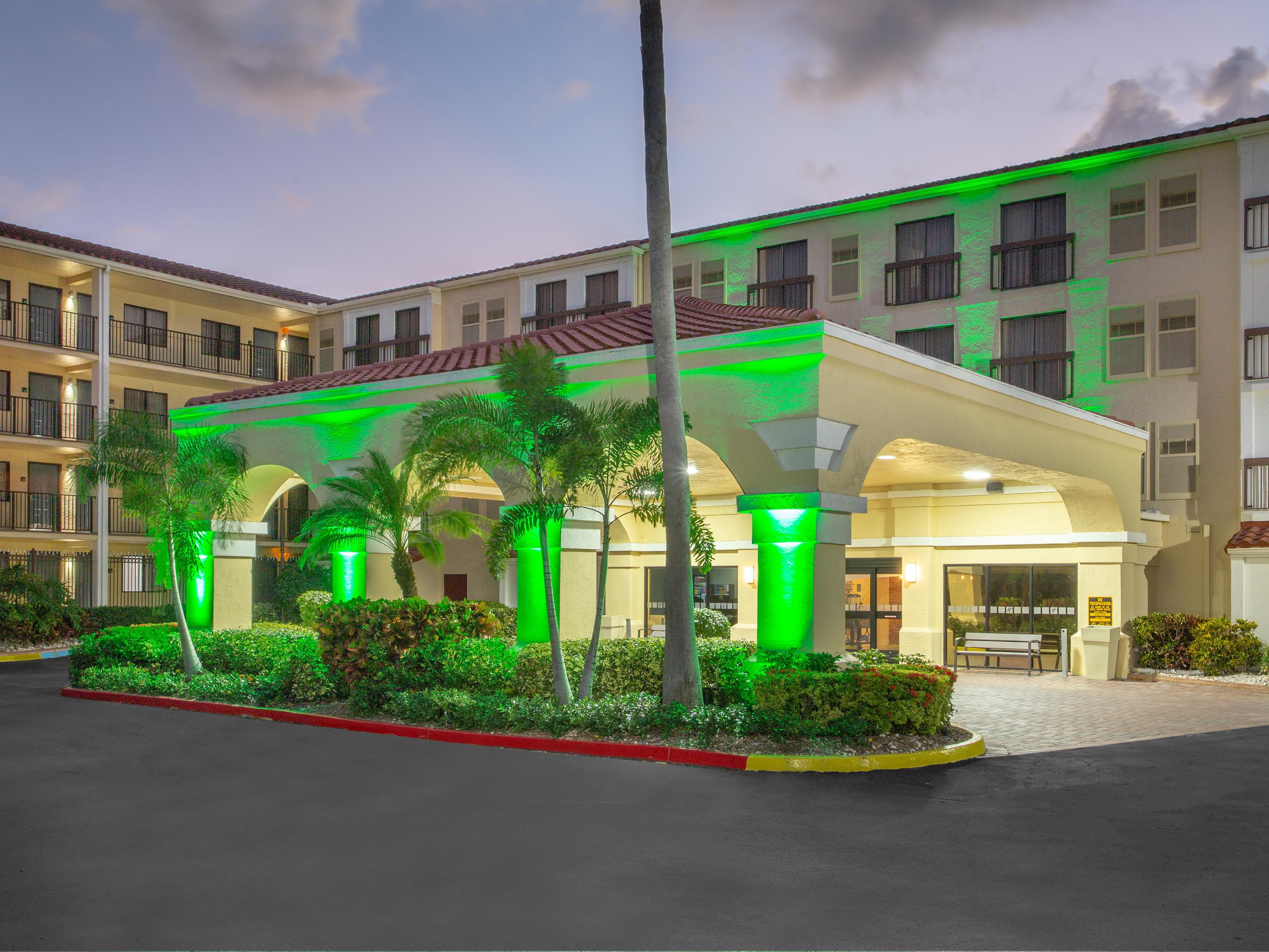 IHG Hotels Holiday Inn Boca Raton Exterior Night Lights