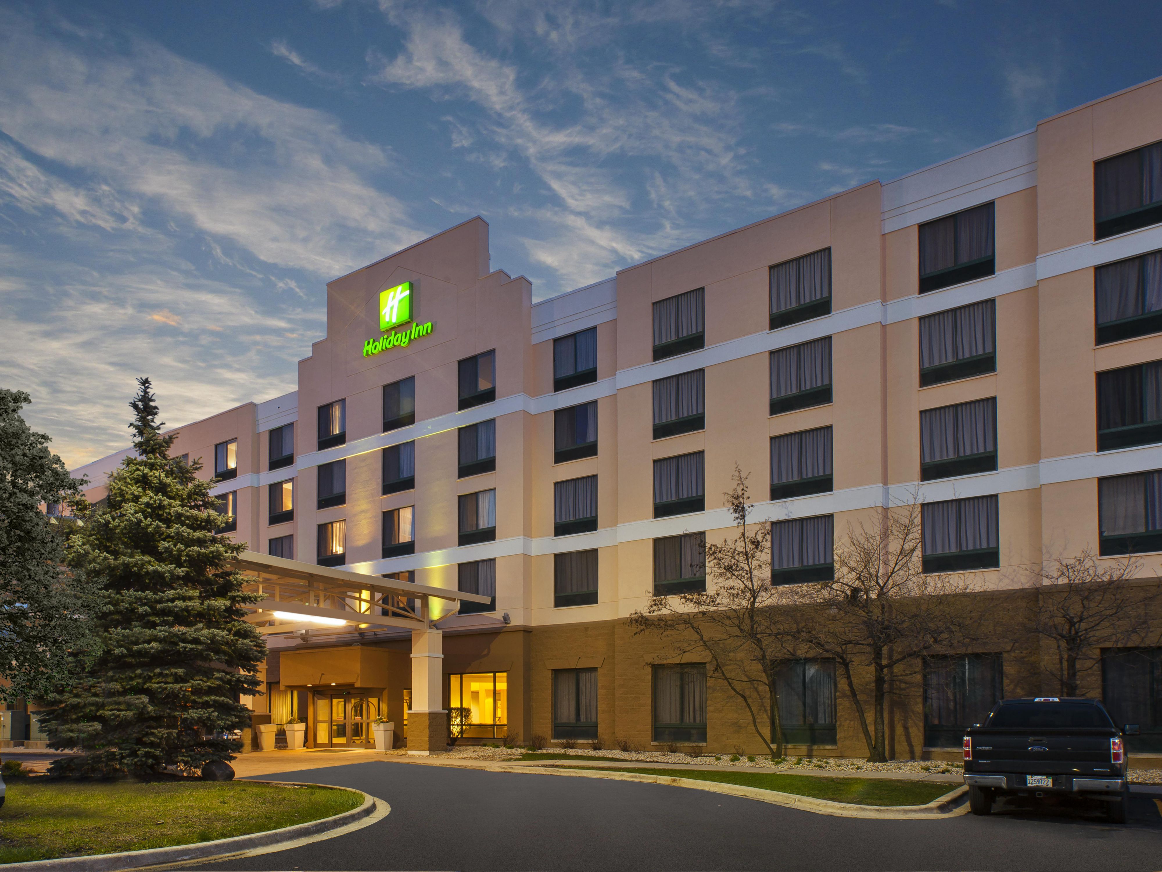 Welcome to Holiday Inn & Suites Bolingbrook!