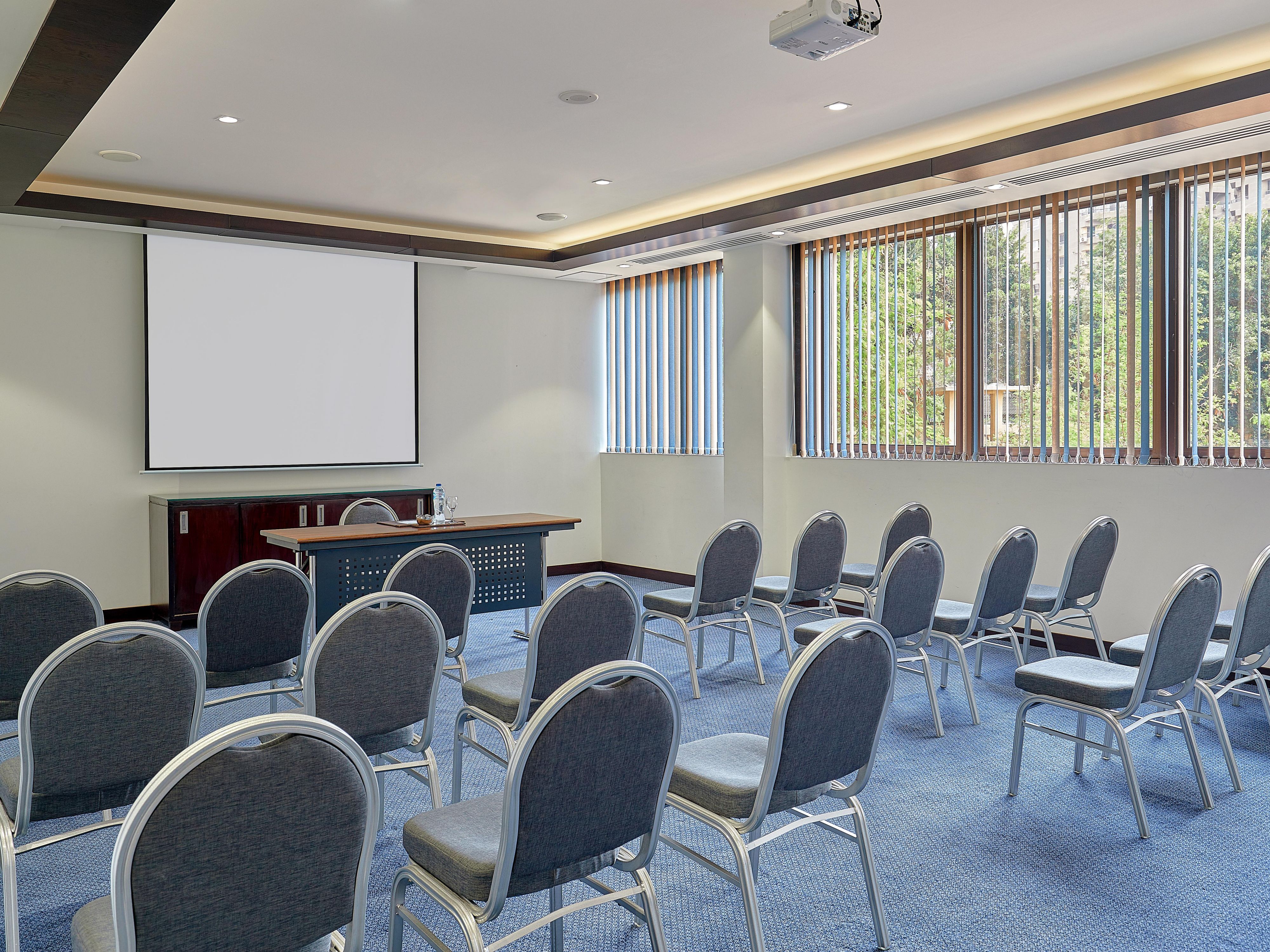 From cozy meetings to extensive seminars and trainings, Holiday Inn Cairo Maadi's banquet rooms cater to your every need. With 14 highly equipped meeting rooms offering a variety of spaces, our skilled team ensures professional success for your event.