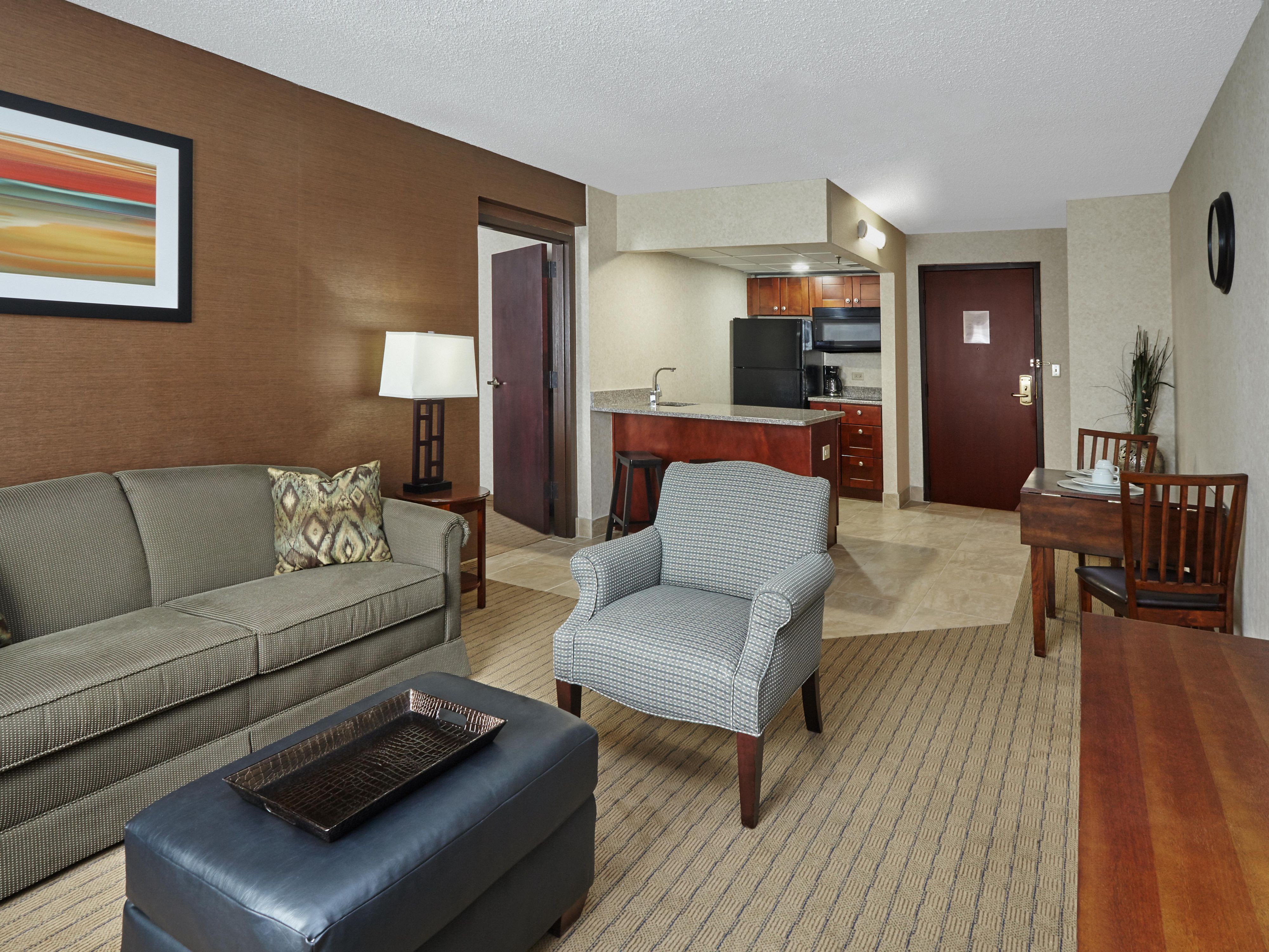 Holiday Inn & Suites Chicago – Carol Stream (Wheaton) offers apartment-style units perfect for stays of thirty nights or more. Our two-room suites are ideal for families or individuals relocating to the area. Contact our Sales Department for long-term pricing and let us be your home away from home, where superior service meets comfort.