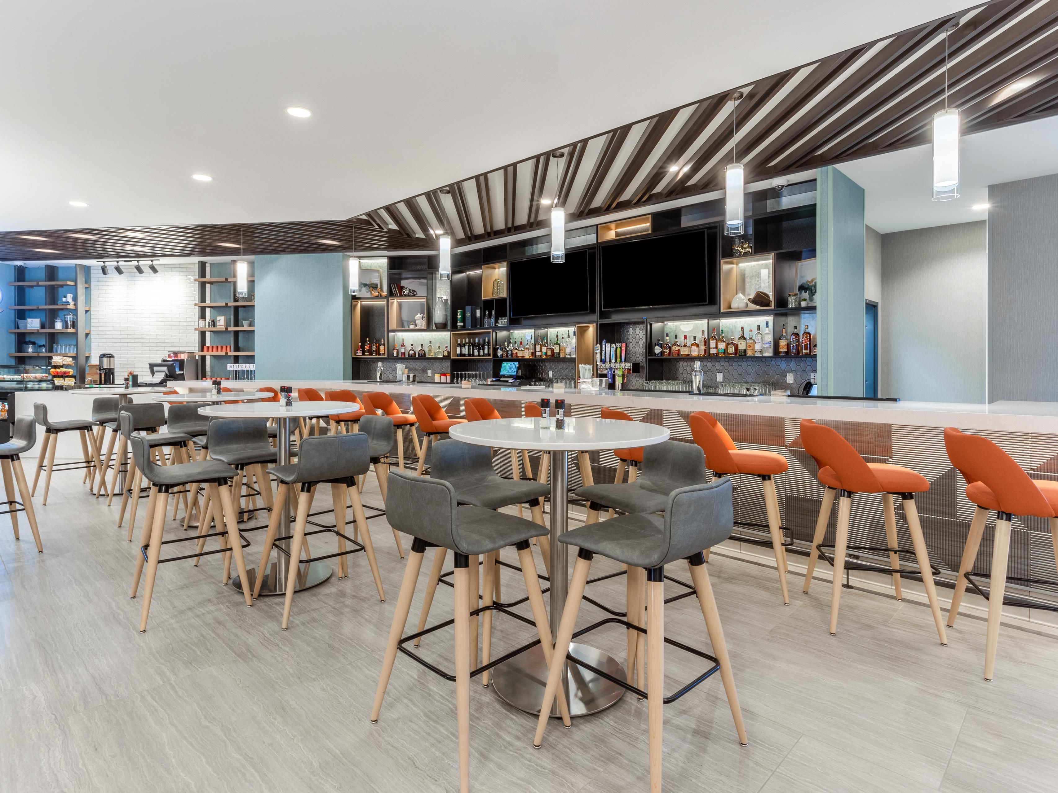 Indulge in relaxed dining at our onsite restaurant, where kids aged 11 and under eat free. At Toast to Toast, savor delectable breakfast and dinner options. After a day of meetings or exploring Cedar Falls, unwind at our bar with colleagues or friends and a refreshing cocktail, beer, or wine.