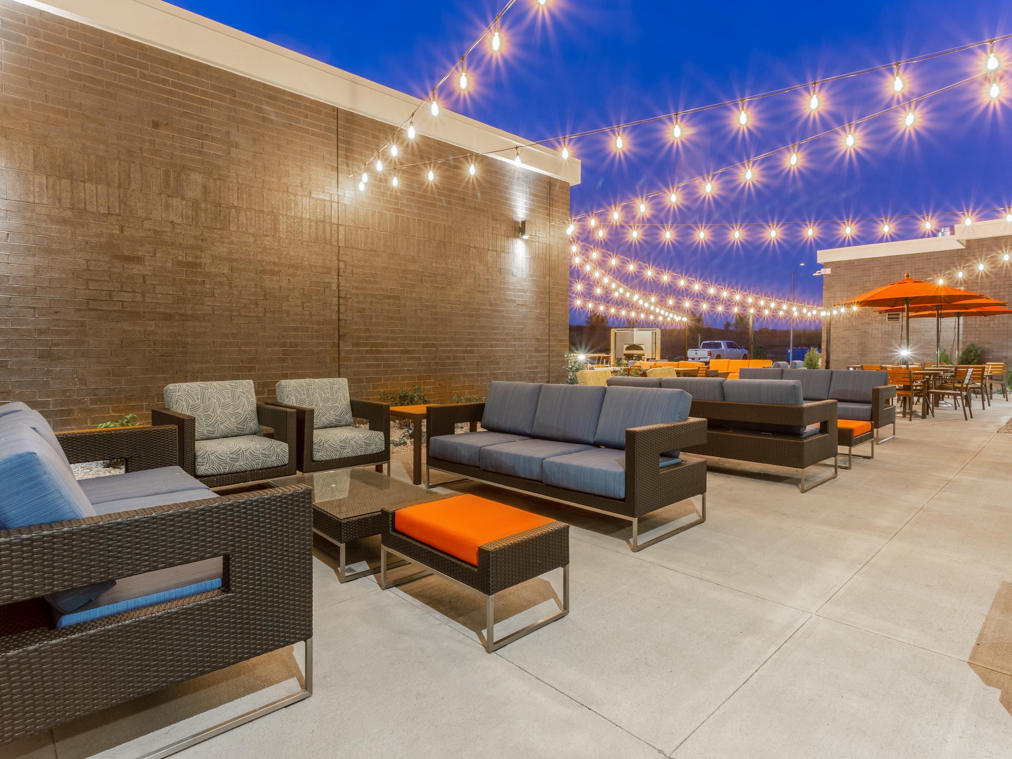 Unwind on our spacious outdoor patio, the perfect spot for casual chats, fun games, or sipping a refreshing drink from our onsite restaurant and bar, Toast to Toast. Just steps from your cozy room, our patio invites you to unwind after exploring Cedar Falls. With free Wi-Fi and comfy seating, it’s ideal for both leisure and business travelers.