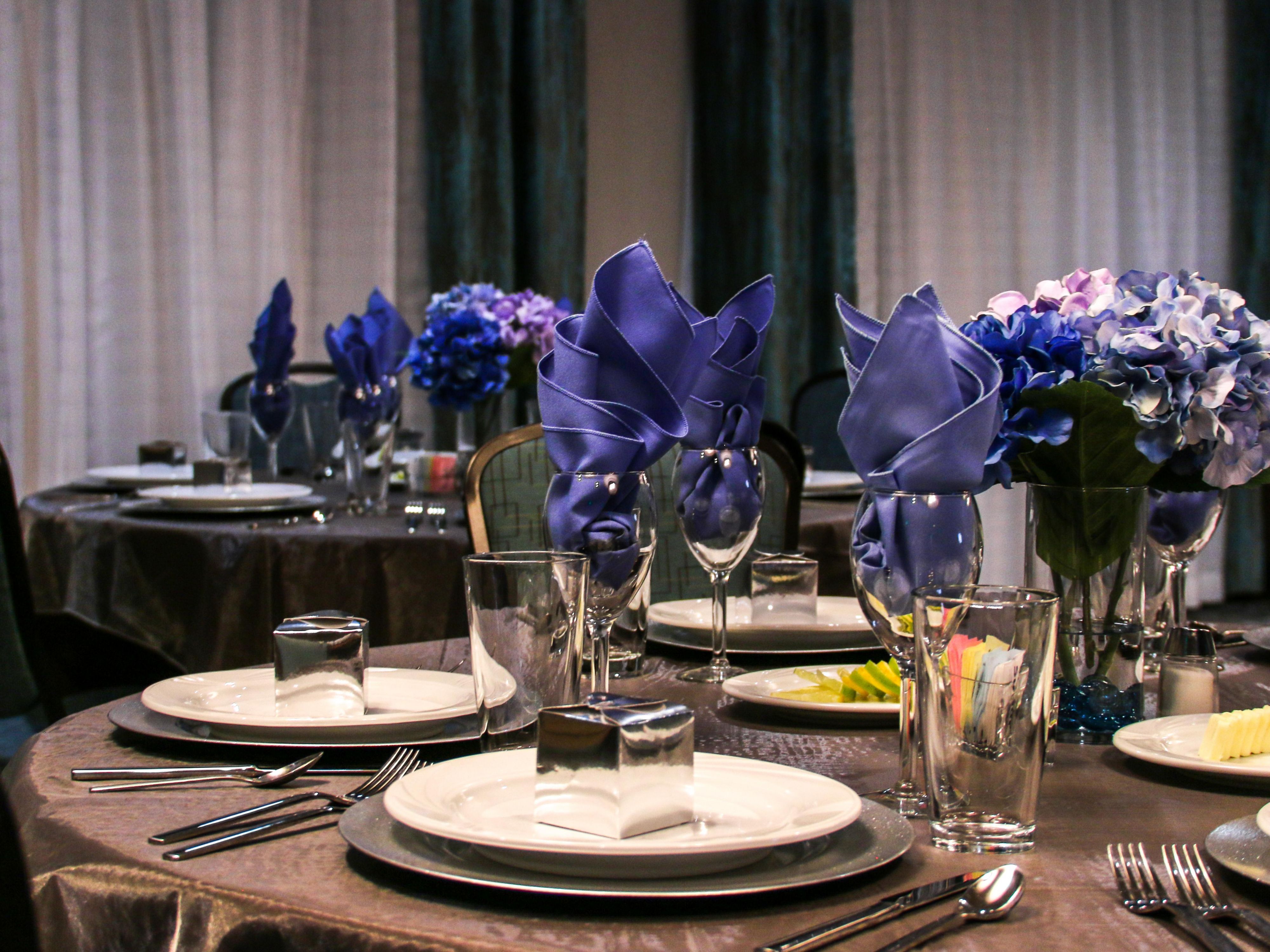 We know that planning a meeting or event can be stressful. Small to midsize functions are what we do. So if you're looking for a venue in the Denver Tech Center area, let us deal with the details, and you can sit back, relax and come out looking like a rock star.