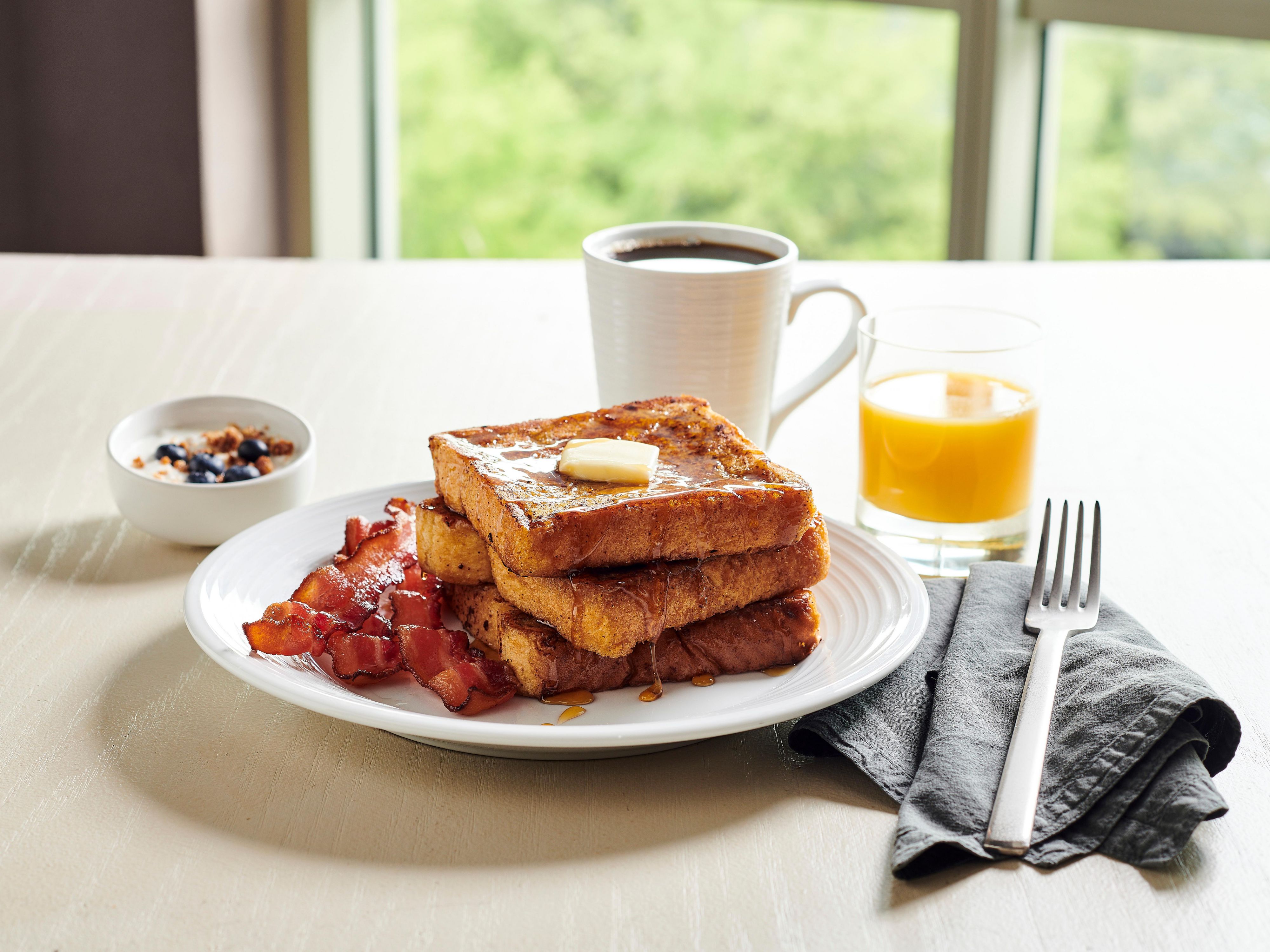 Start your day right with our delicious paid breakfast buffet! Enjoy a variety of hot and cold options, from fresh fruit and pastries to savory breakfast meats, eggs, and sweet French toast. Fuel up for your Chicago adventures, all for just $22, with kids under 11 eating free with a paying adult. It's the perfect way to kick off your day!