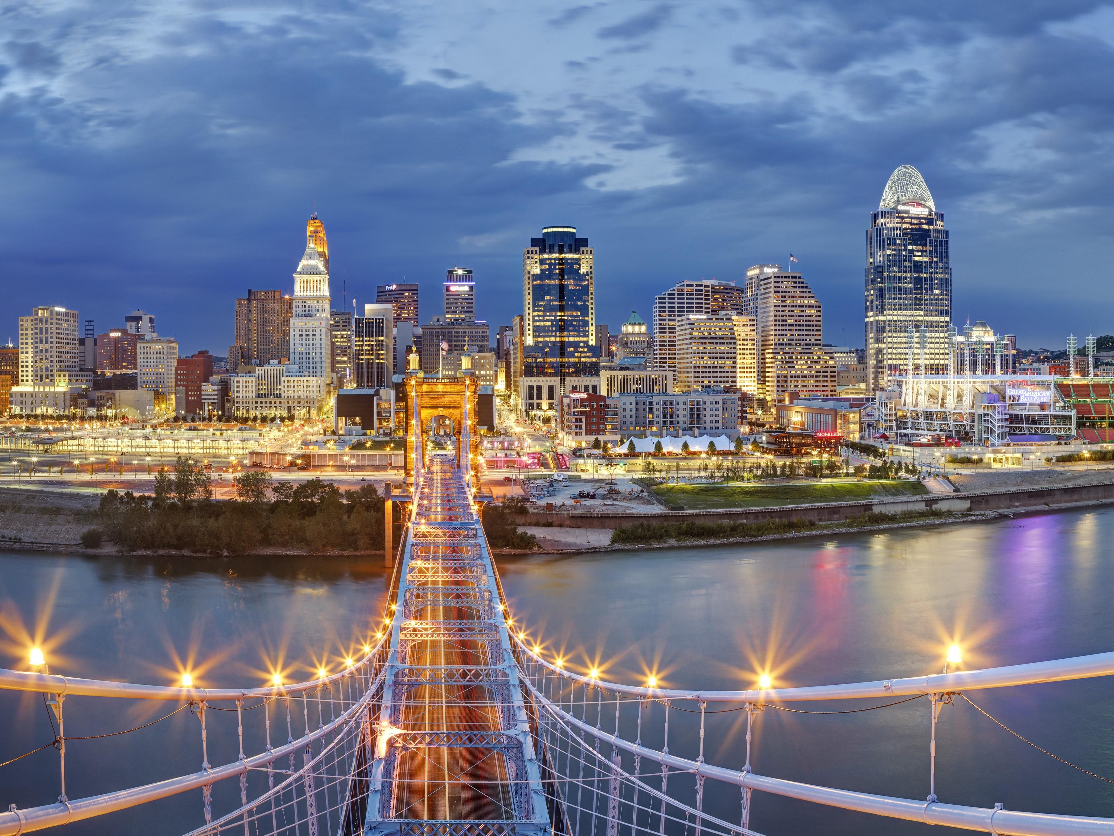 Located only 5 blocks from Fountain Square, 6 blocks from Great American Ballpark, and 1 mile from Findlay Market and Washington Park, we are your gateway to Cincinnati’s best, offering easy access to top attractions. Hop on the Connector, Cincinnati's streetcar, to explore shopping, dining, and entertainment in Over-The-Rhine and at The Banks.