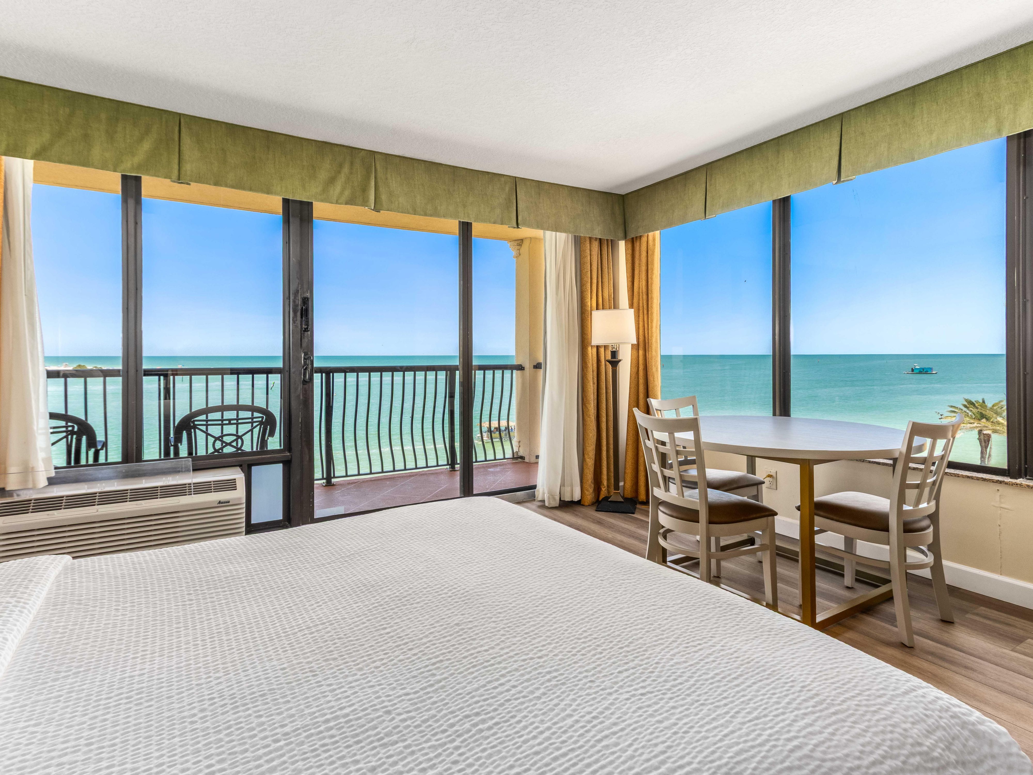 Exciting news from Holiday Inn Clearwater! We have completed full guest room renovations featuring modern designs and amenities for your comfort. Many rooms offer stunning Gulf Ocean views, perfect for your getaway. Book your stay today and experience coastal luxury!