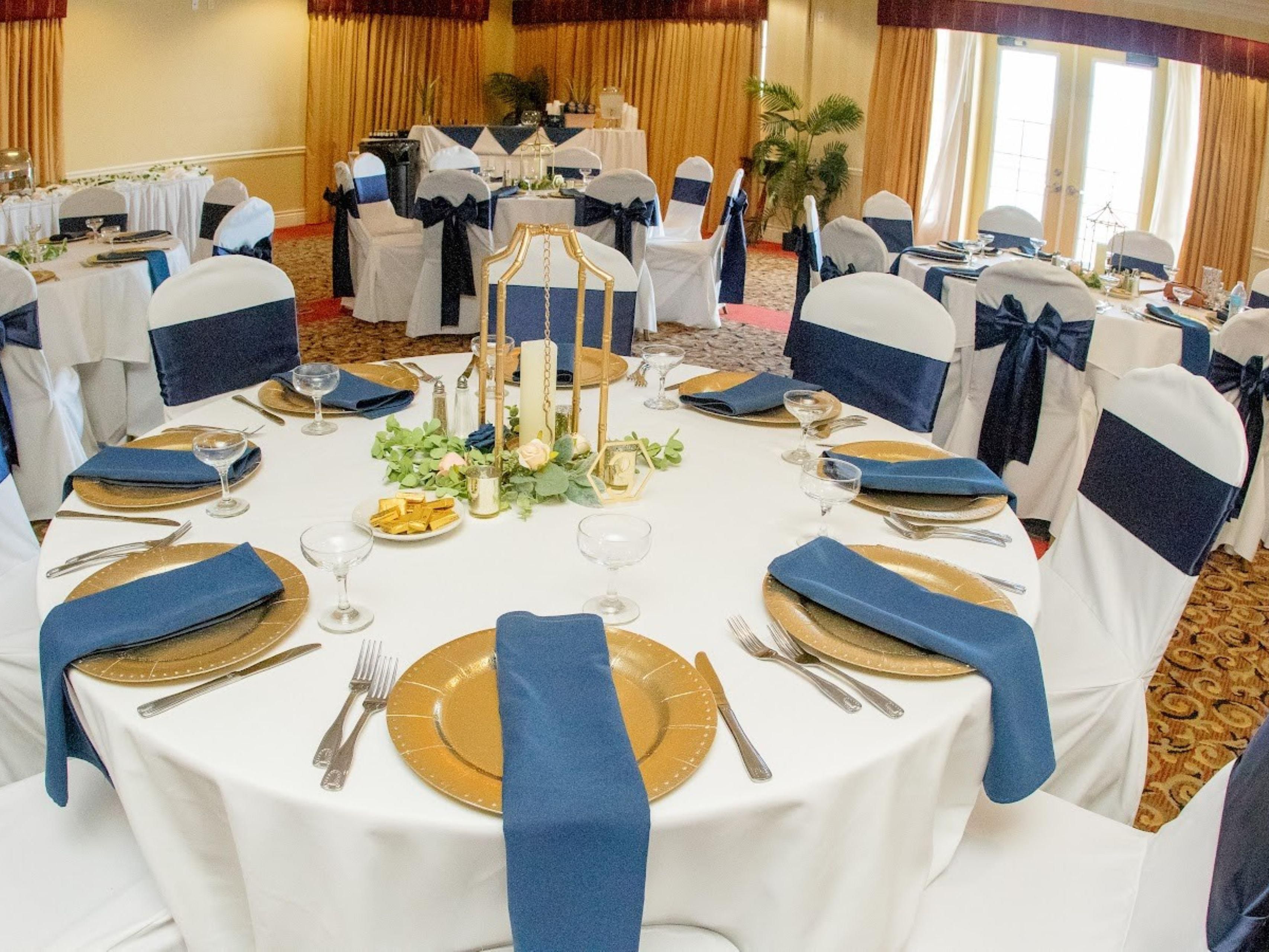 Host a magical waterfront wedding in our elegant Duval Ballroom, where breathtaking Gulf views, vibrant sunsets, and playful dolphins set the stage for an unforgettable celebration. Accommodating up to 350 guests, our venue offers a private veranda for capturing stunning photos. Say "I do" to the wedding of your dreams.
