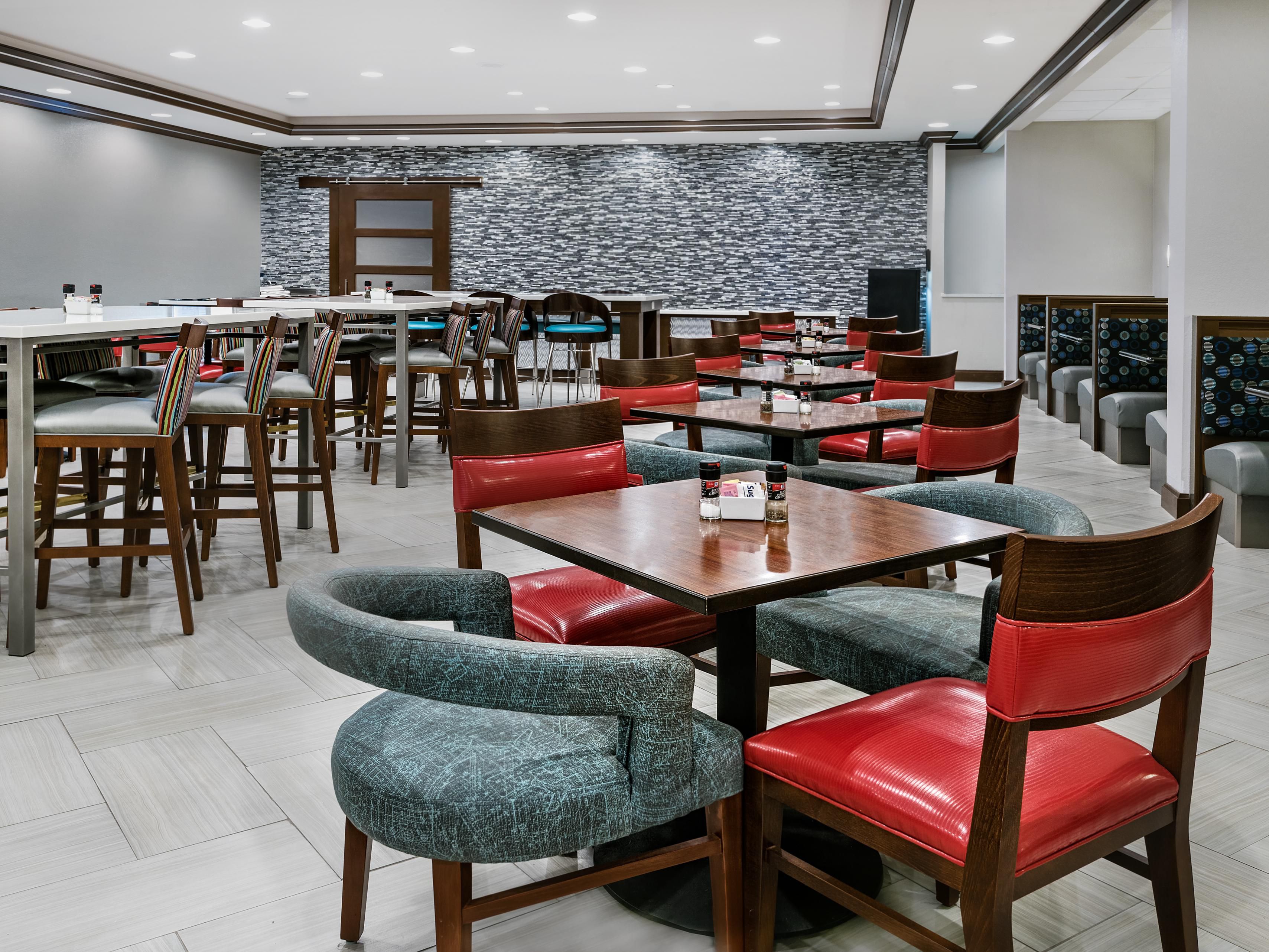 Dine in style at Kem's Restaurant and Bar, our on-site dining option serving a variety of appetizers and entrees. Whether grabbing a quick breakfast before a meeting or relaxing with a local craft beer or cocktail in the evening, Kem's offers a welcoming atmosphere for your dining needs.